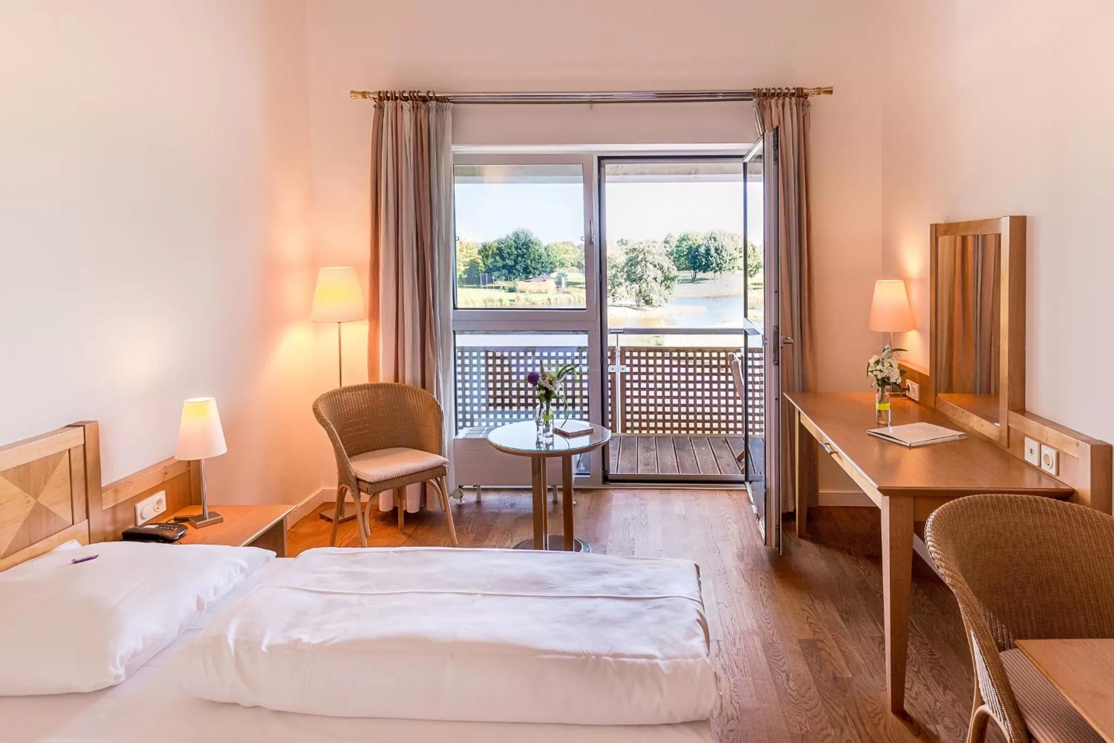 Bed in Golfhotel & Restaurant Lindenhof