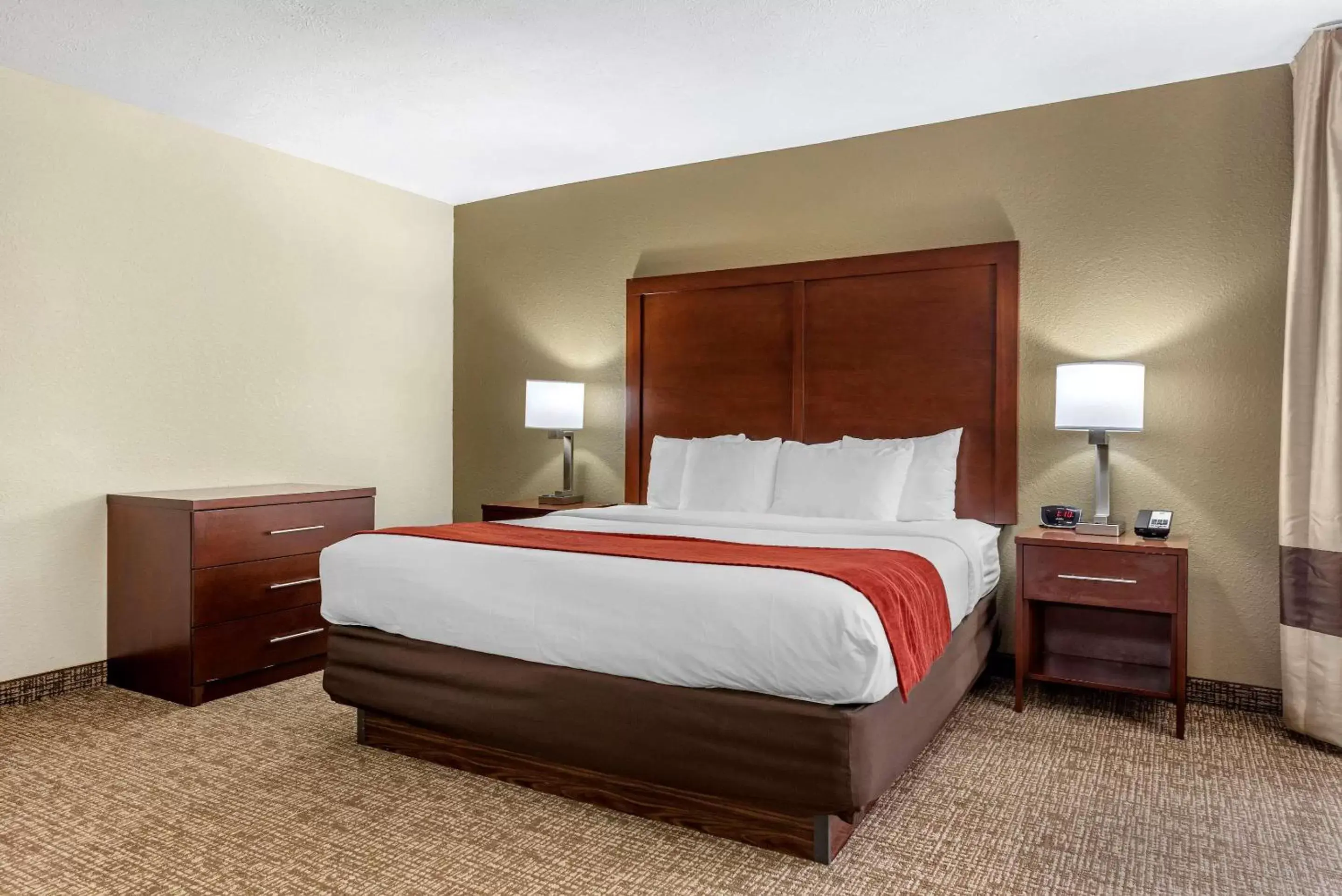 Bedroom in Comfort Inn & Suites Cincinnati Eastgate Bedroom in Comfort Inn & Suites Cincinnati Eastgate