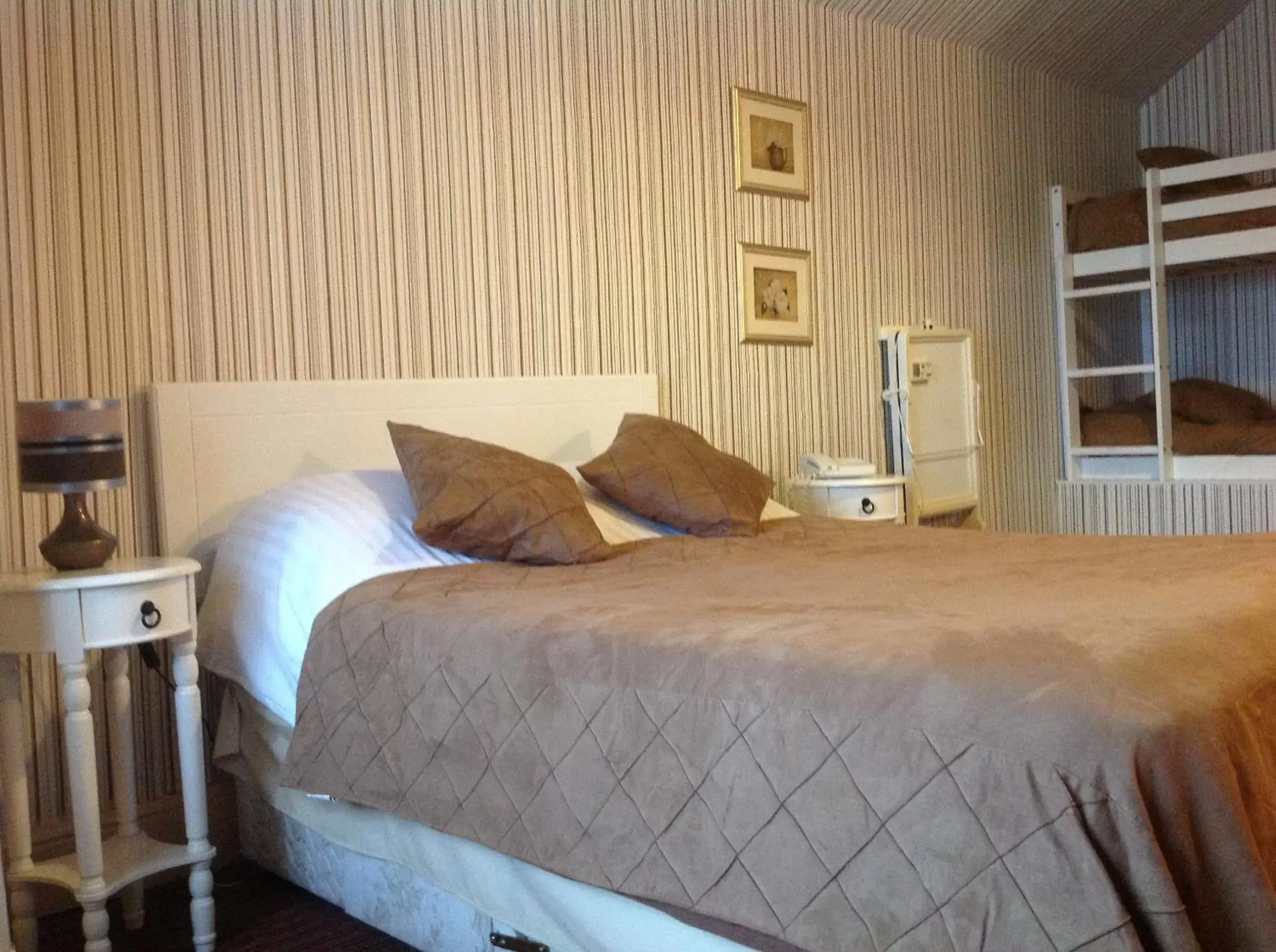 Bedroom, Bed in Balmoral Lodge Hotel