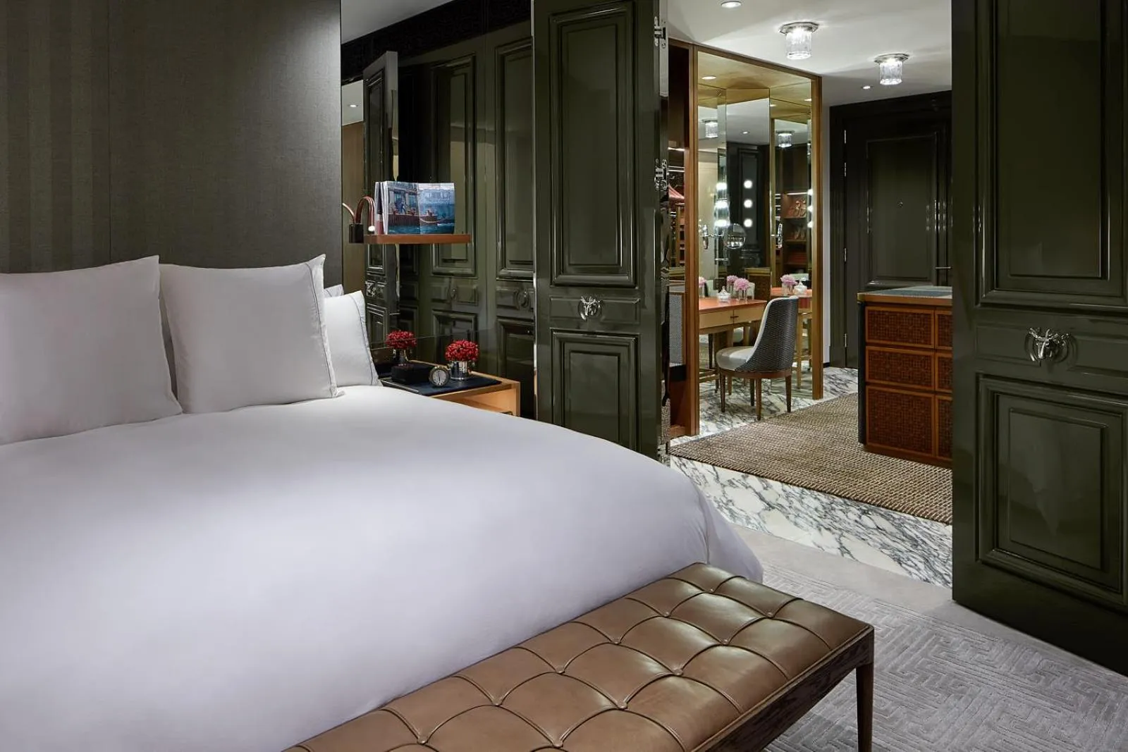 Bedroom, Bed in Rosewood Hong Kong