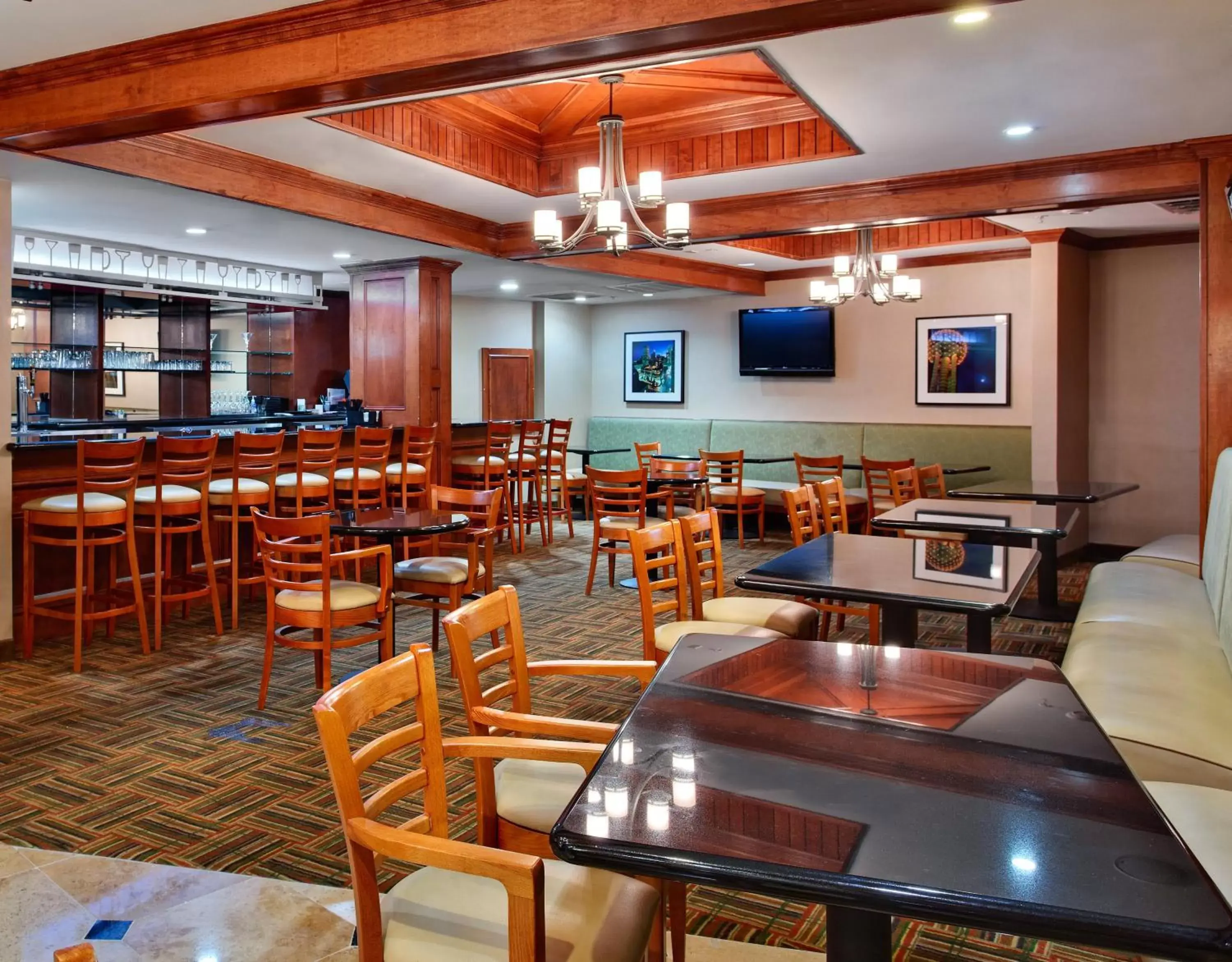 Lounge or bar, Restaurant/Places to Eat in Holiday Inn Market Center