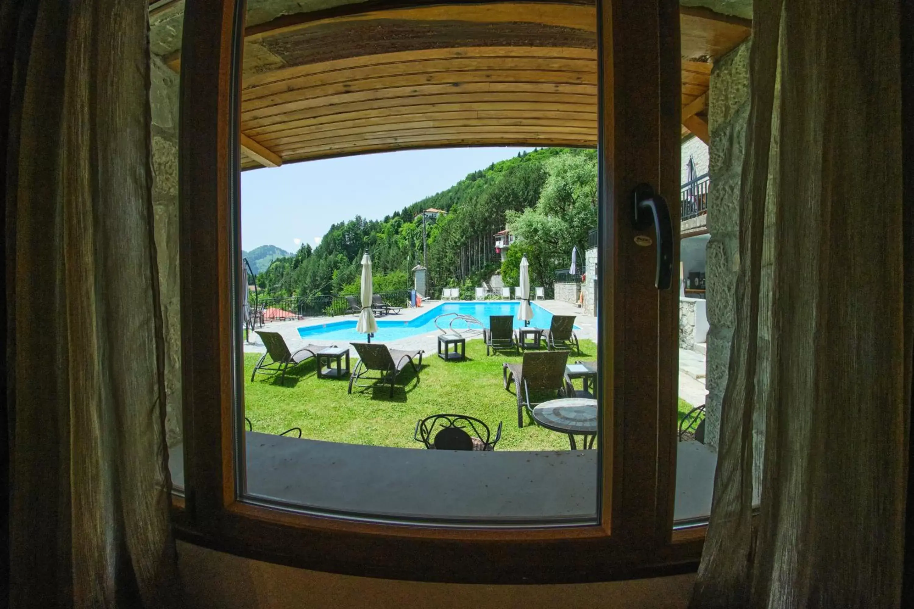 Pool View in Hotel Victoria