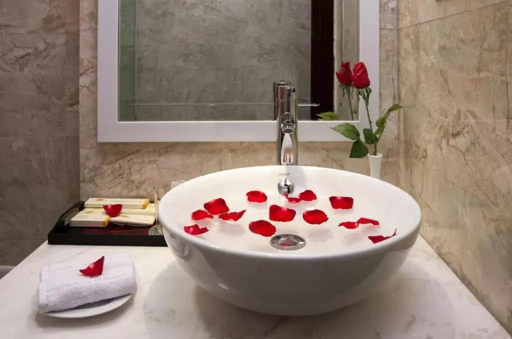 Bathroom in Mai Charming Hotel and Spa