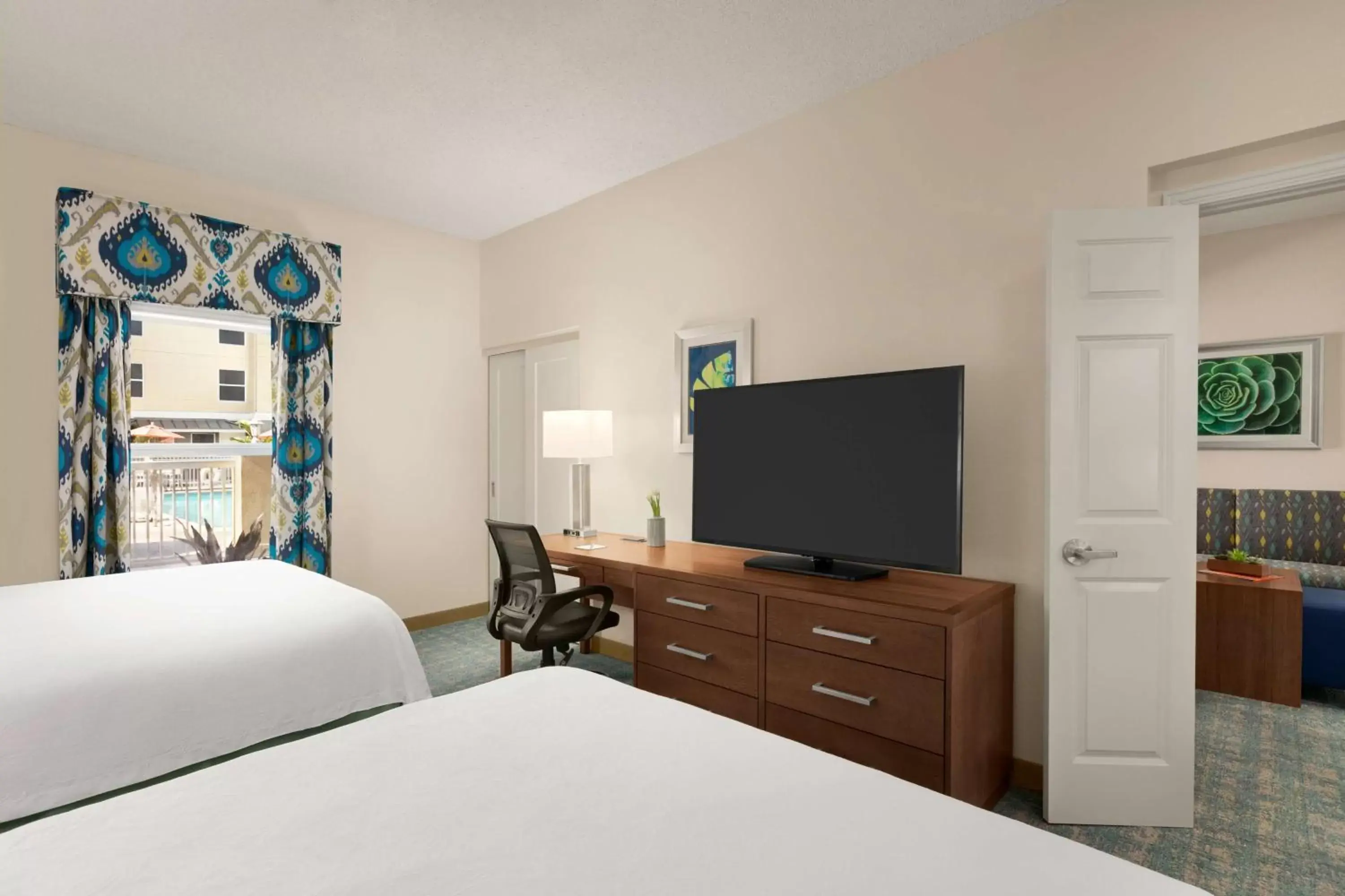 Bedroom, TV/Entertainment Center in Homewood Suites by Hilton Fort Myers