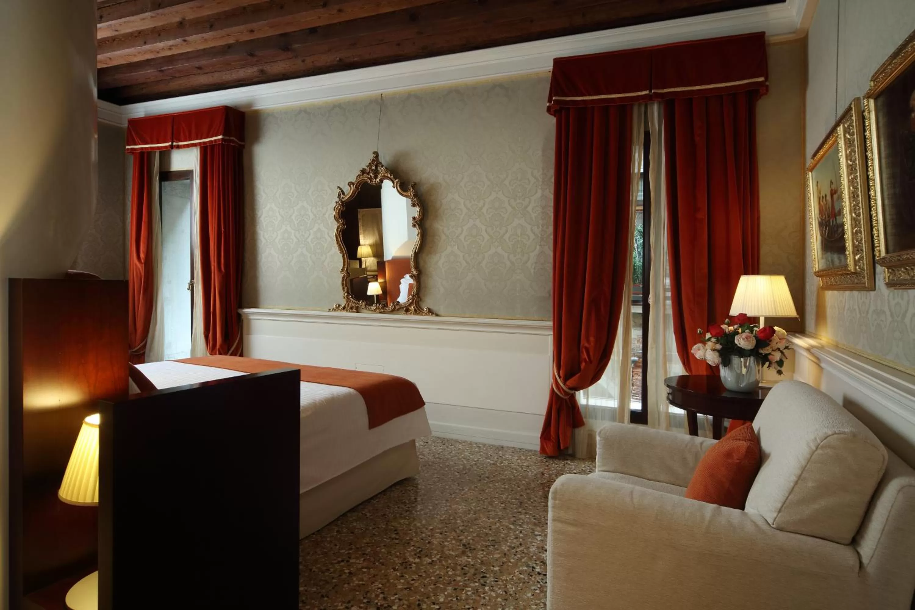 Living room, Bed in Ruzzini Palace Hotel