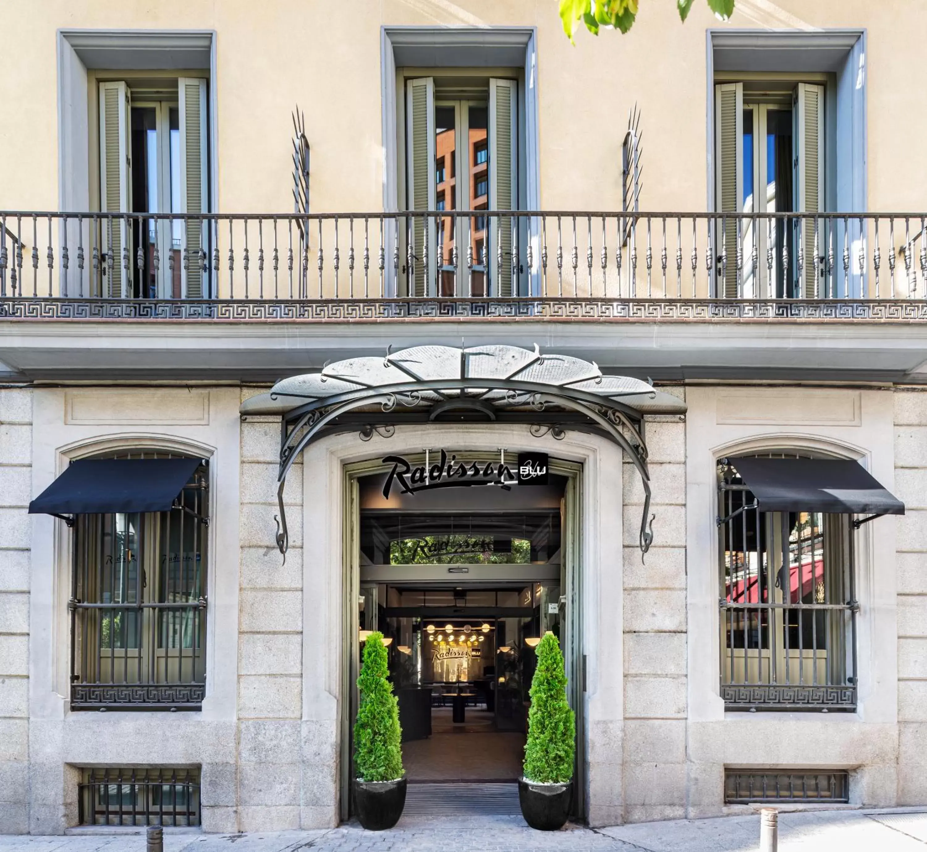 Facade/entrance in Radisson Blu Hotel, Madrid Prado