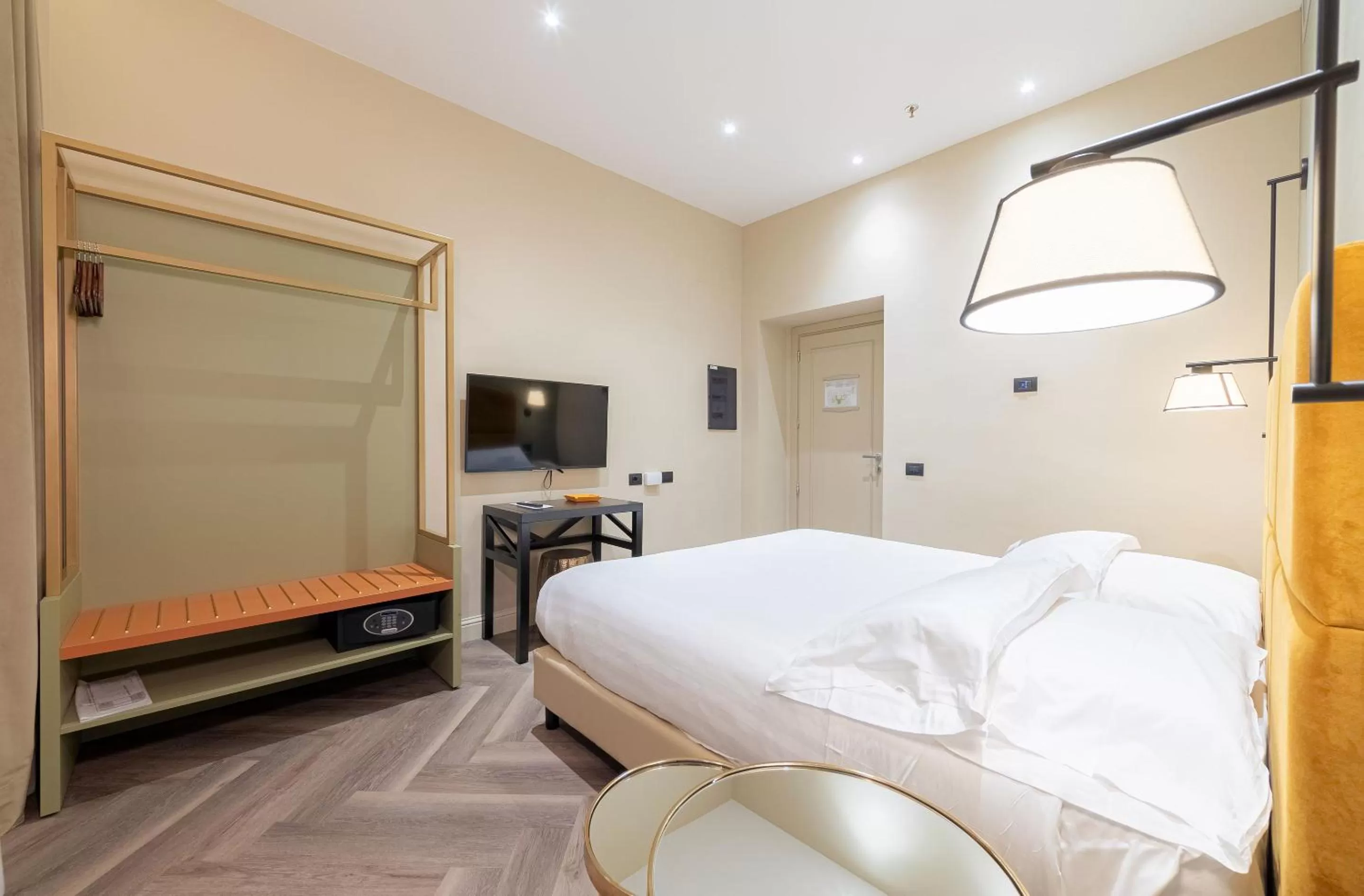 Bedroom, Bed in Hotel Astoria