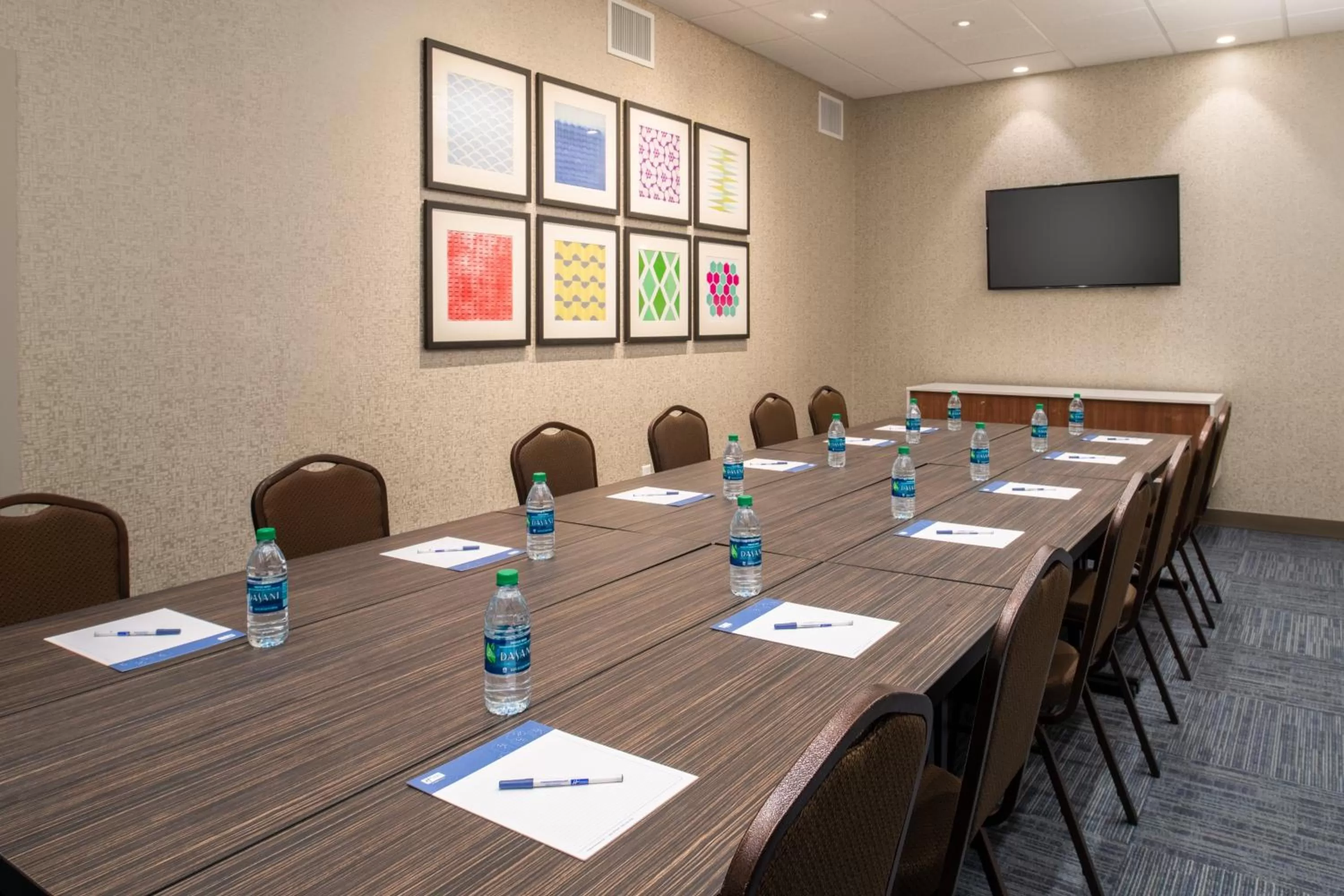 Meeting/conference room in Holiday Inn Express & Suites - Camas by IHG