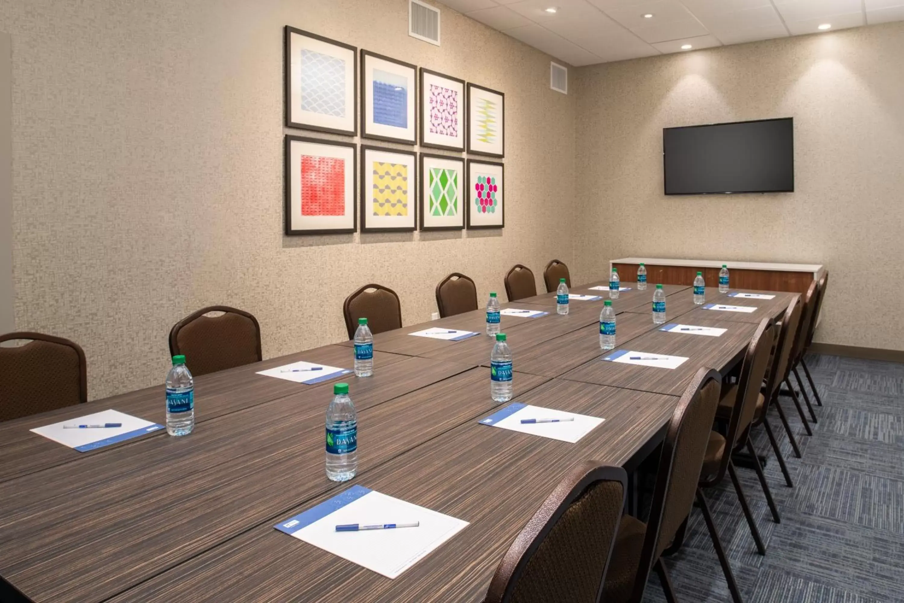 Meeting/conference room in Holiday Inn Express & Suites - Camas, an IHG Hotel