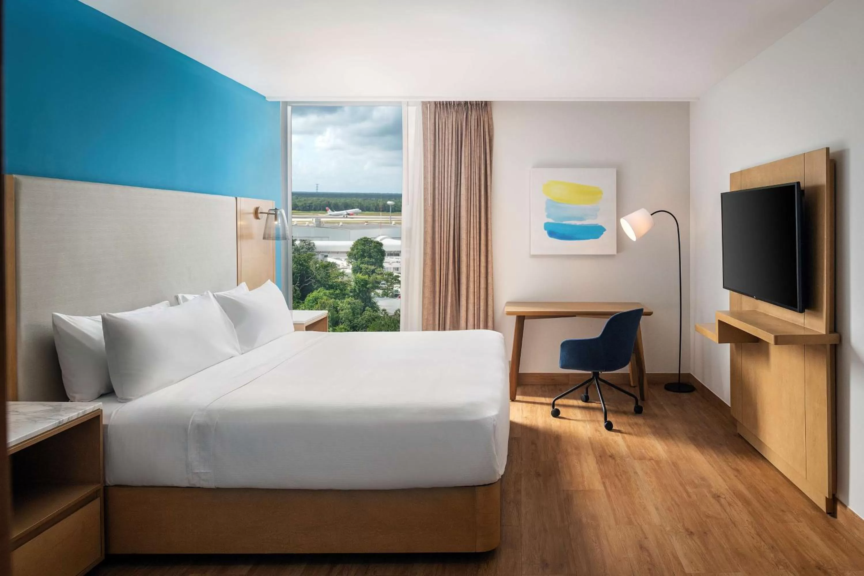 Bedroom, Bed in Hilton Garden Inn Cancun Airport