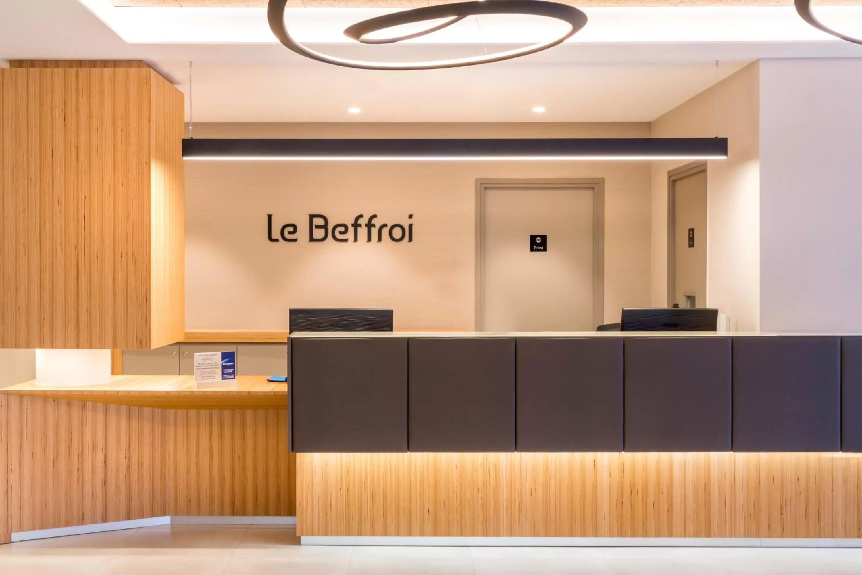 Lobby or reception in Best Western Le Beffroi Lobby or reception in Best Western Le Beffroi