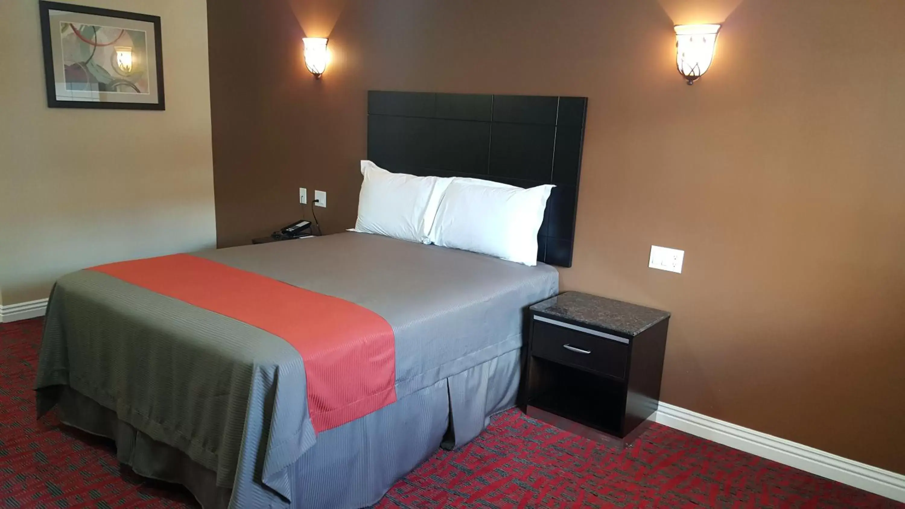 Bedroom, Bed in Travelodge Inn & Suites by Wyndham Bell Los Angeles Area