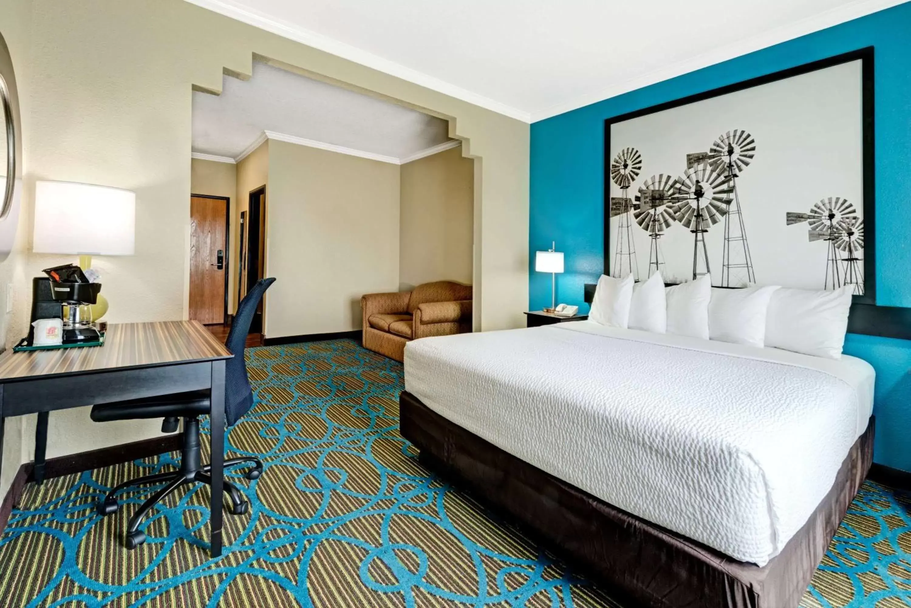 Photo of the whole room, Bed in Super 8 by Wyndham San Antonio/Alamodome Area