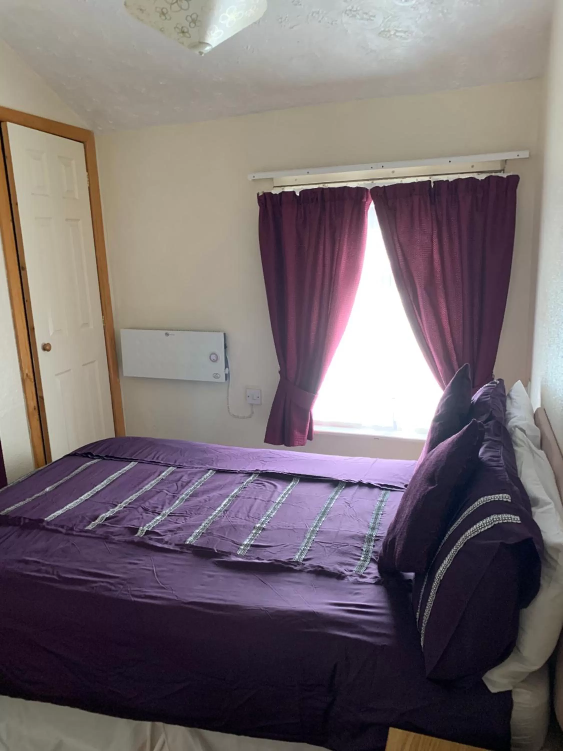 Bed in Alondra Hotel