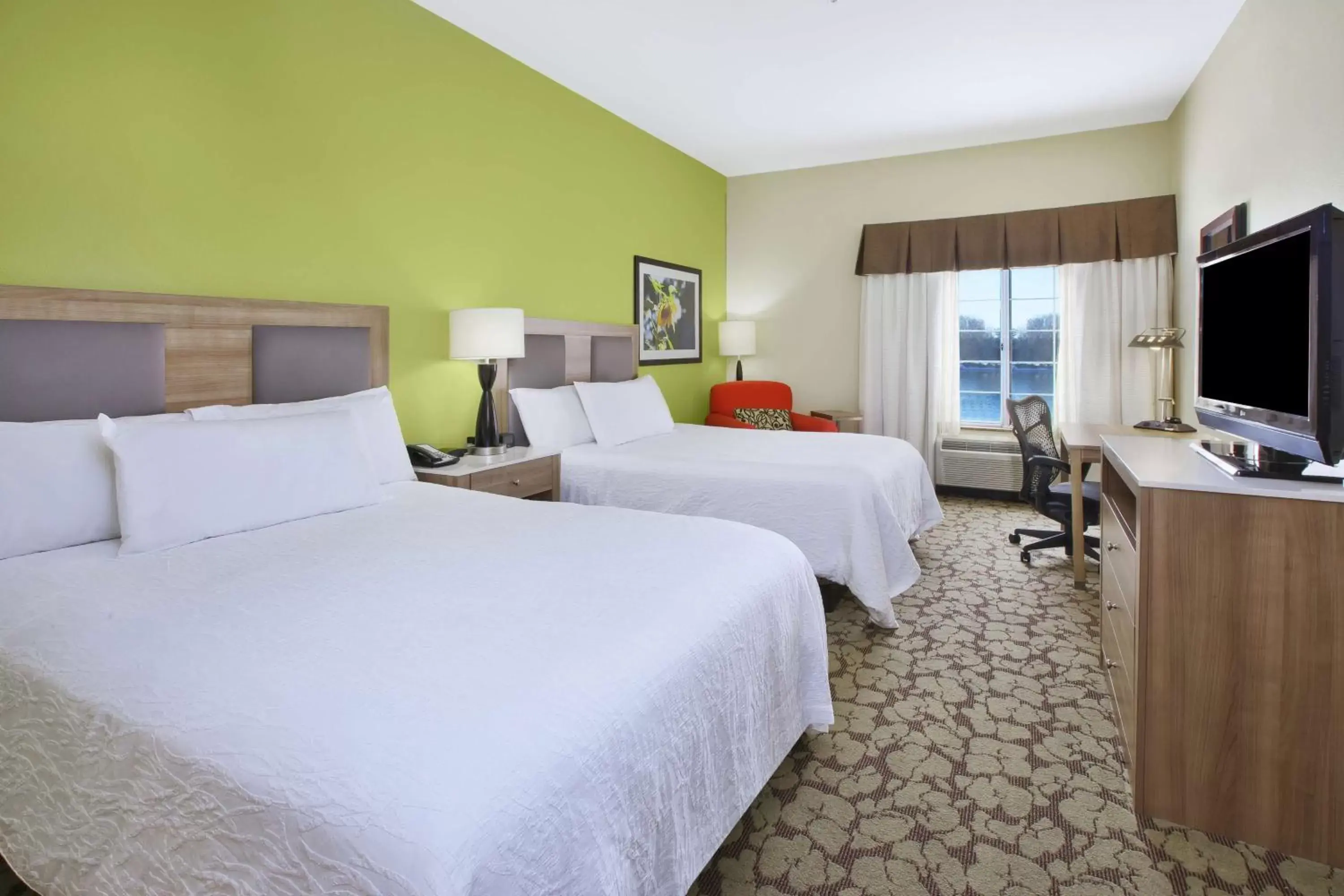 Bedroom, Bed in Hilton Garden Inn Wichita