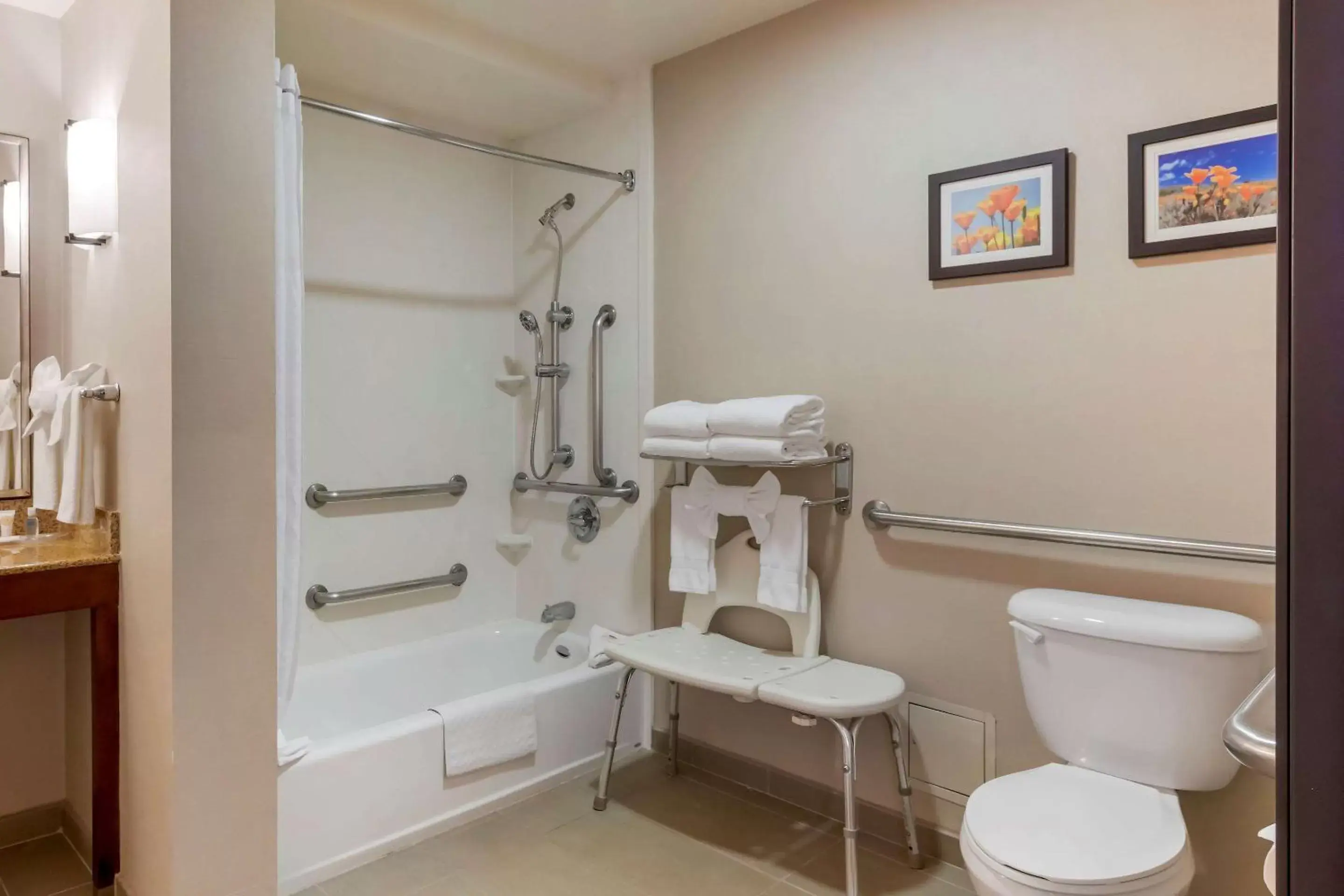 Bedroom, Bathroom in Comfort Suites Ontario Airport Convention Center
