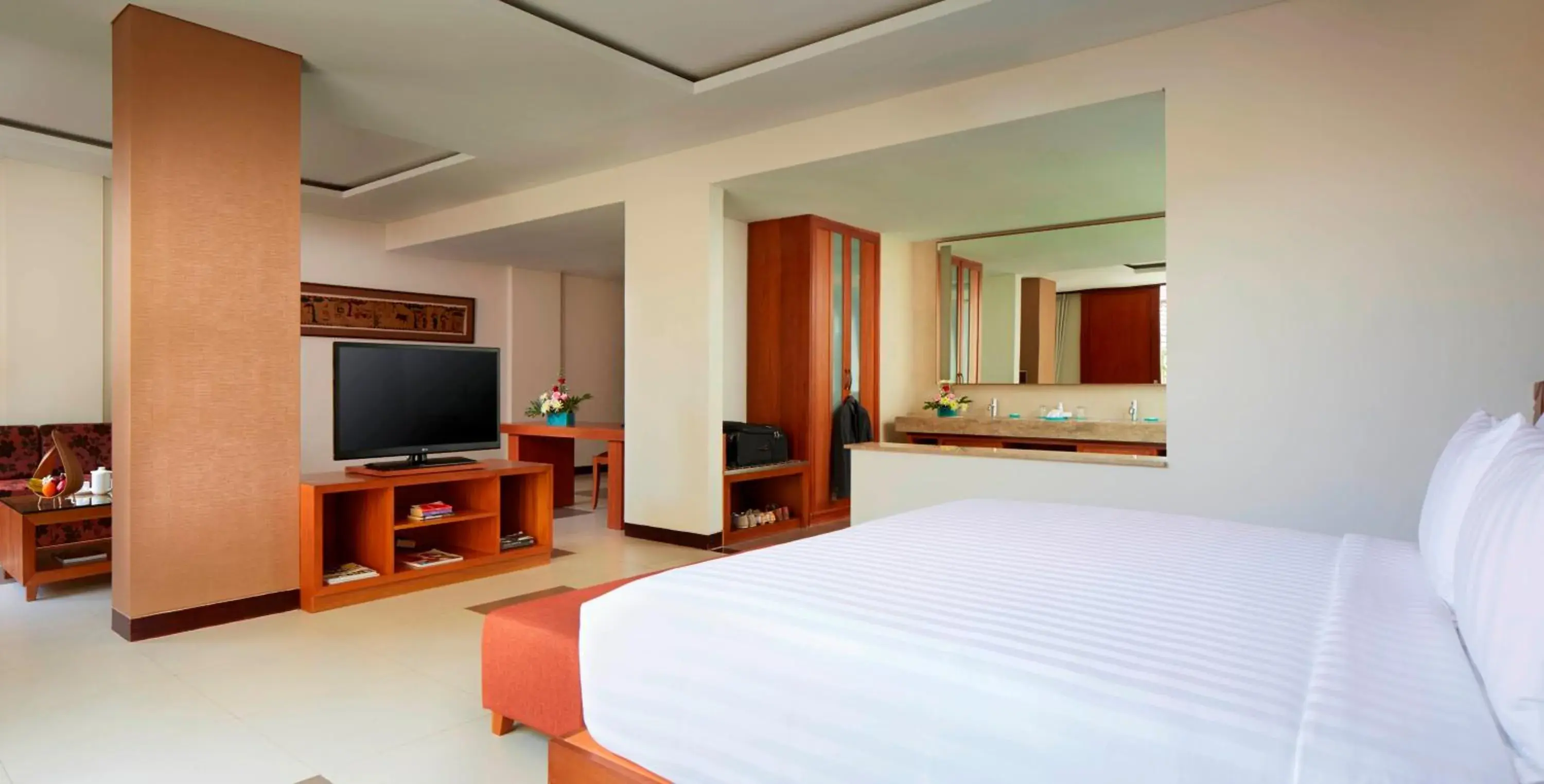 Photo of the whole room, Bed in Sun Island Hotel & Spa Legian