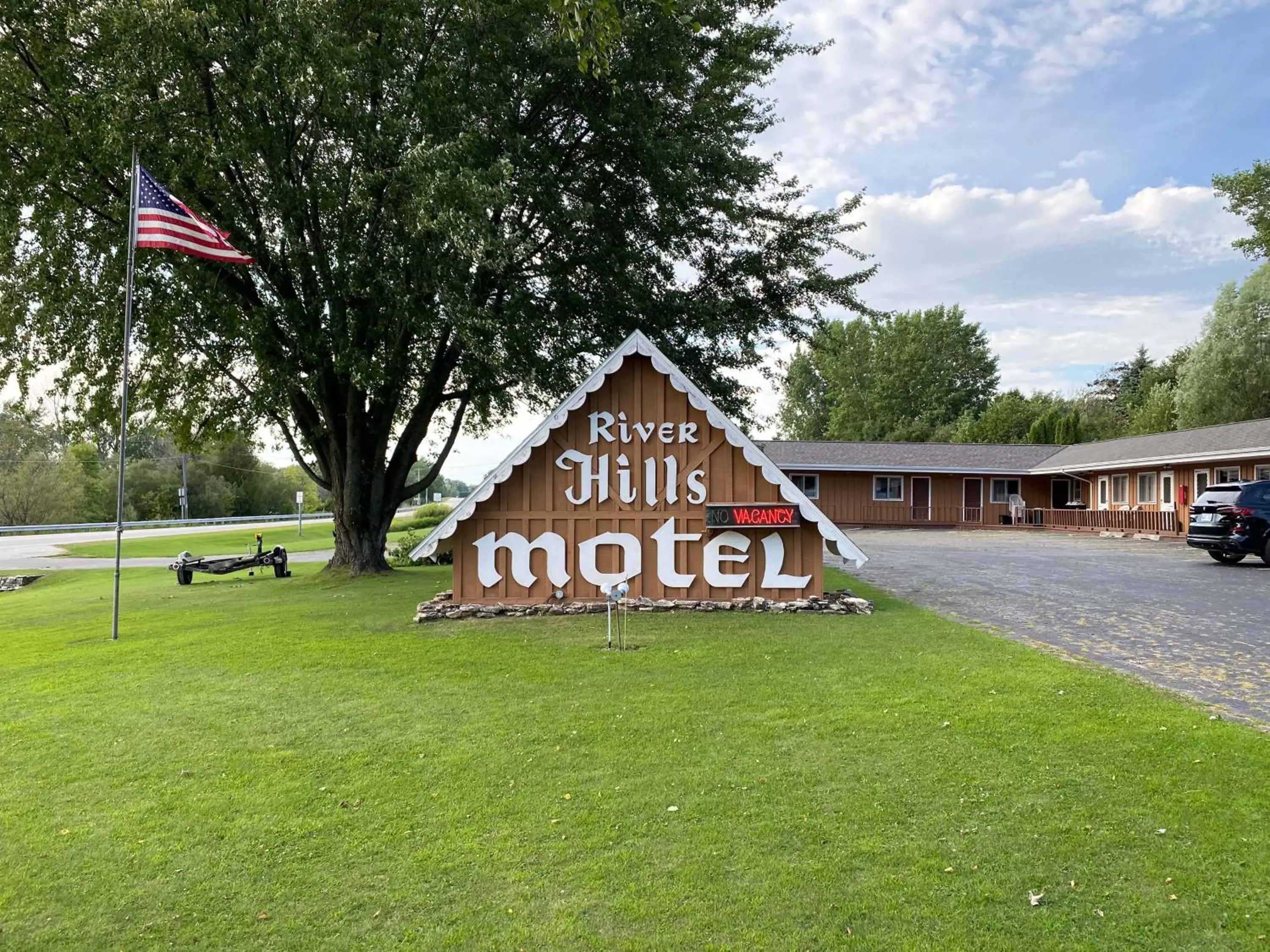 Property logo or sign, Property Building in The River Hills Motel