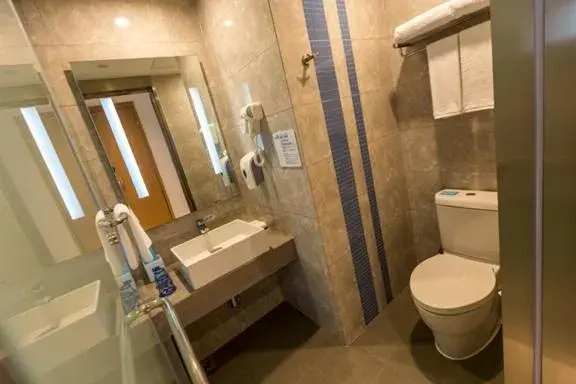 Bathroom in Holiday Inn Express Chengdu Xindu, an IHG Hotel