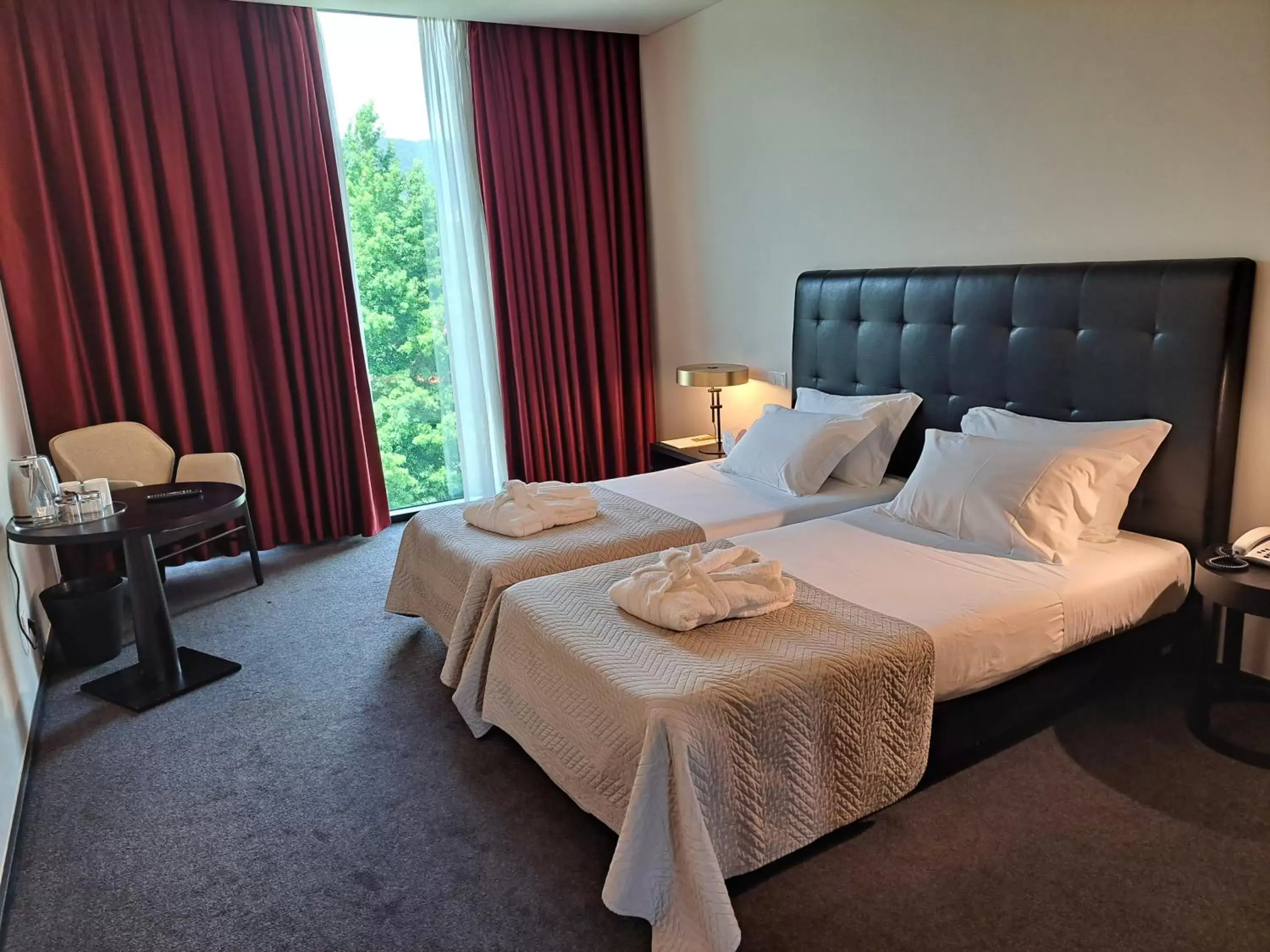 Bed in Axis Viana Business & SPA Hotel