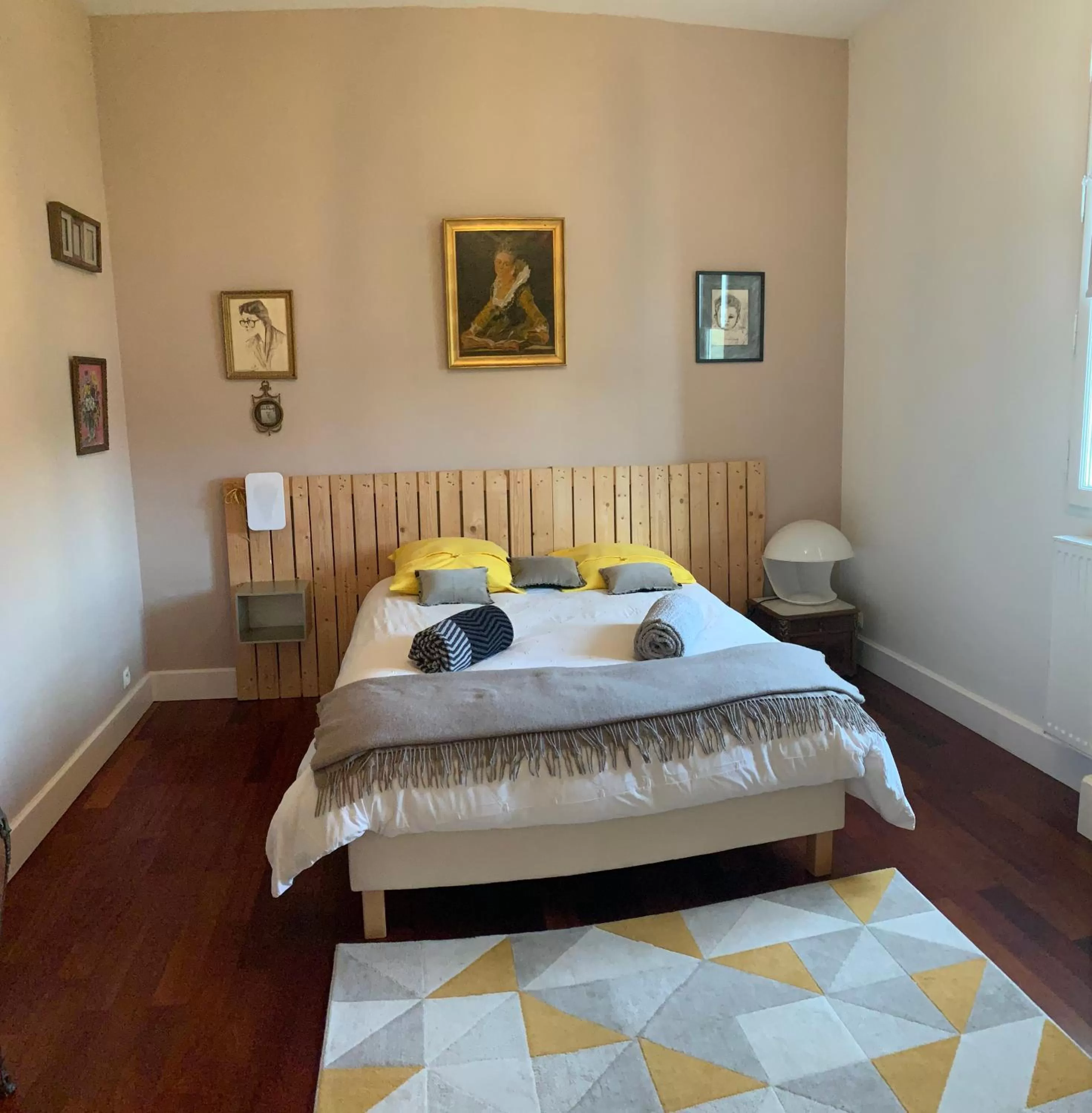 Bedroom, Bed in Suite privative Abella - Aile de maison bourgeoise