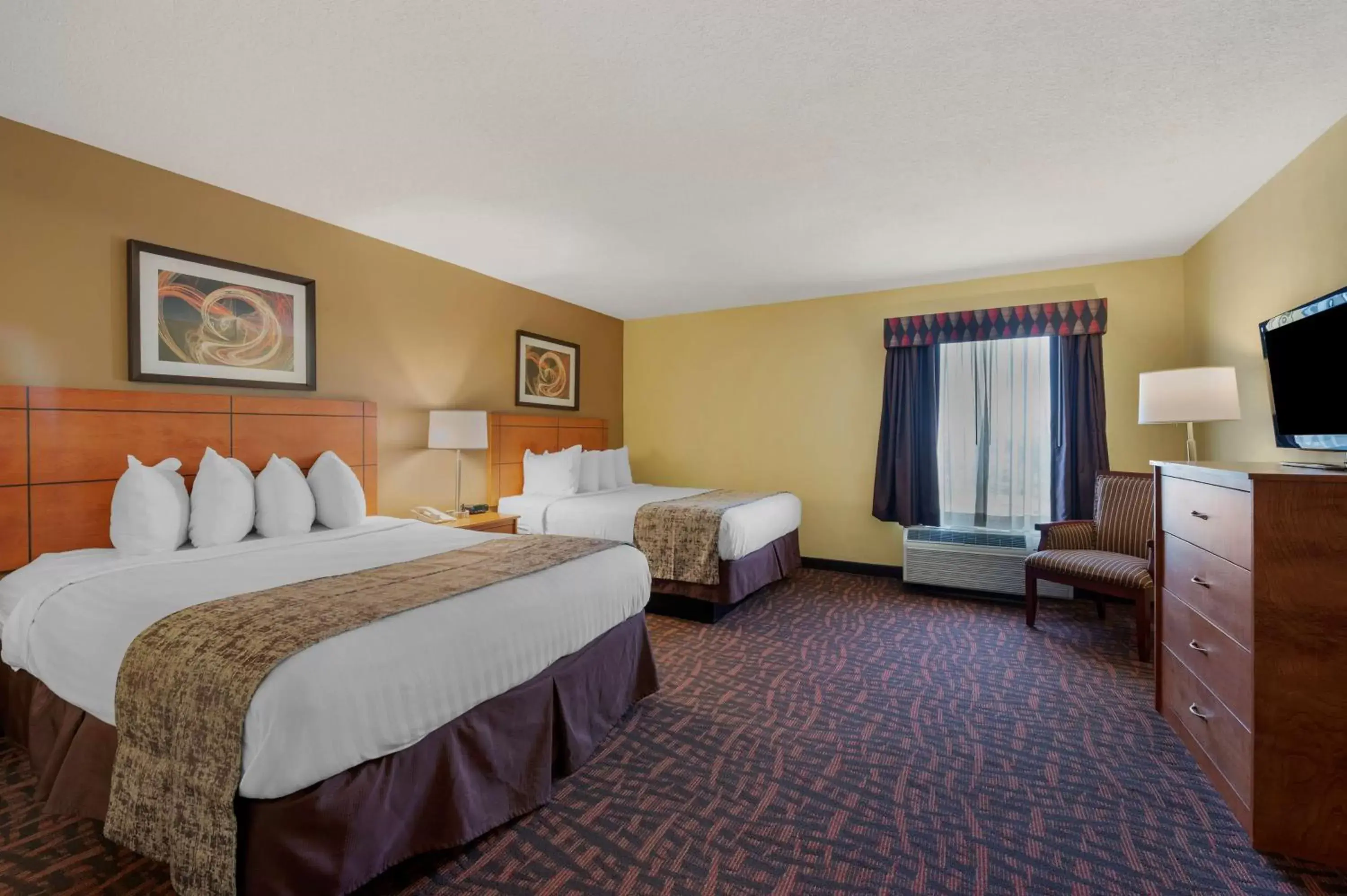 Bedroom, Bed in Best Western Louisville East Inn & Suites