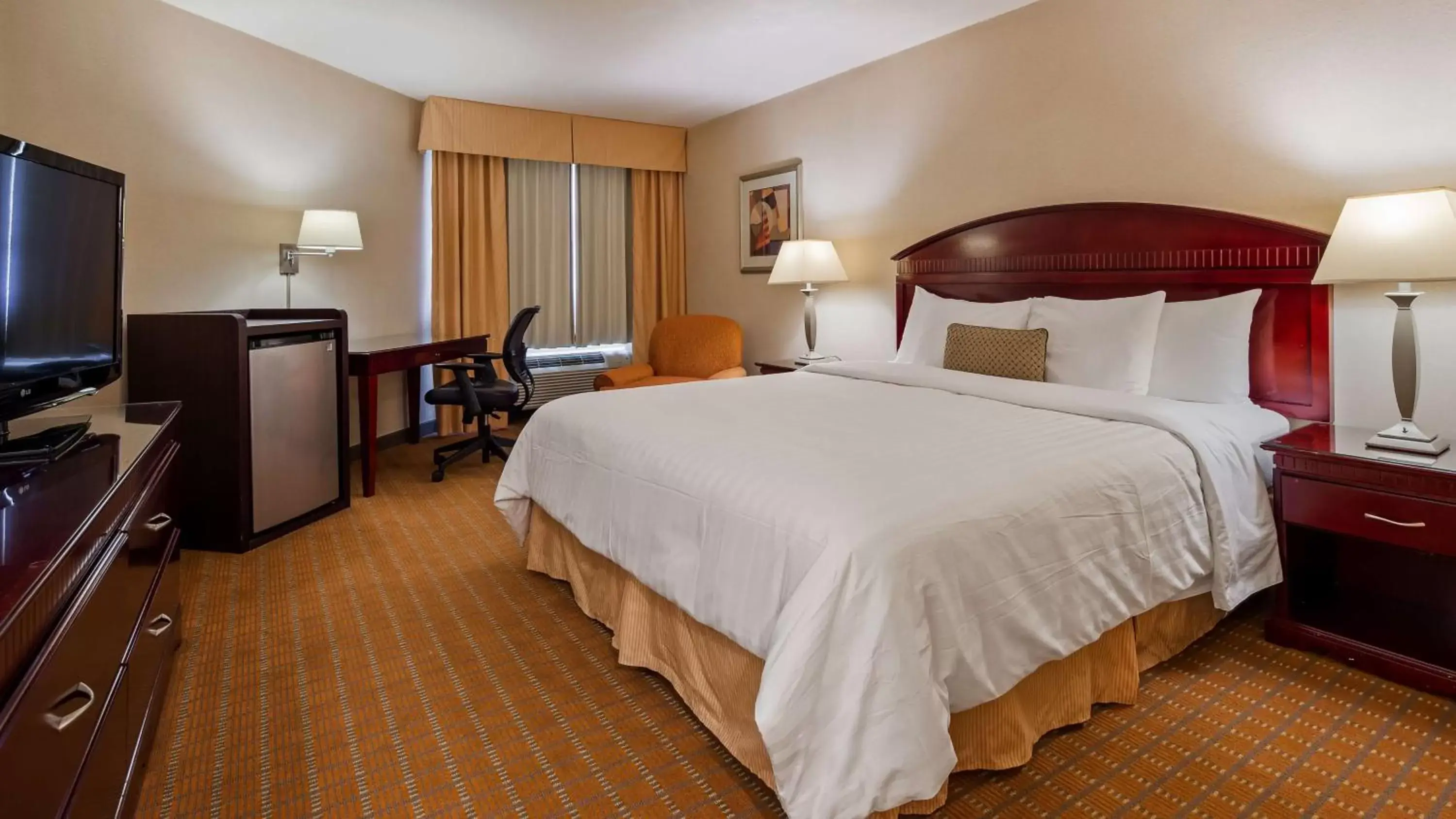 Photo of the whole room, Bed in Best Western Plus West Covina Inn