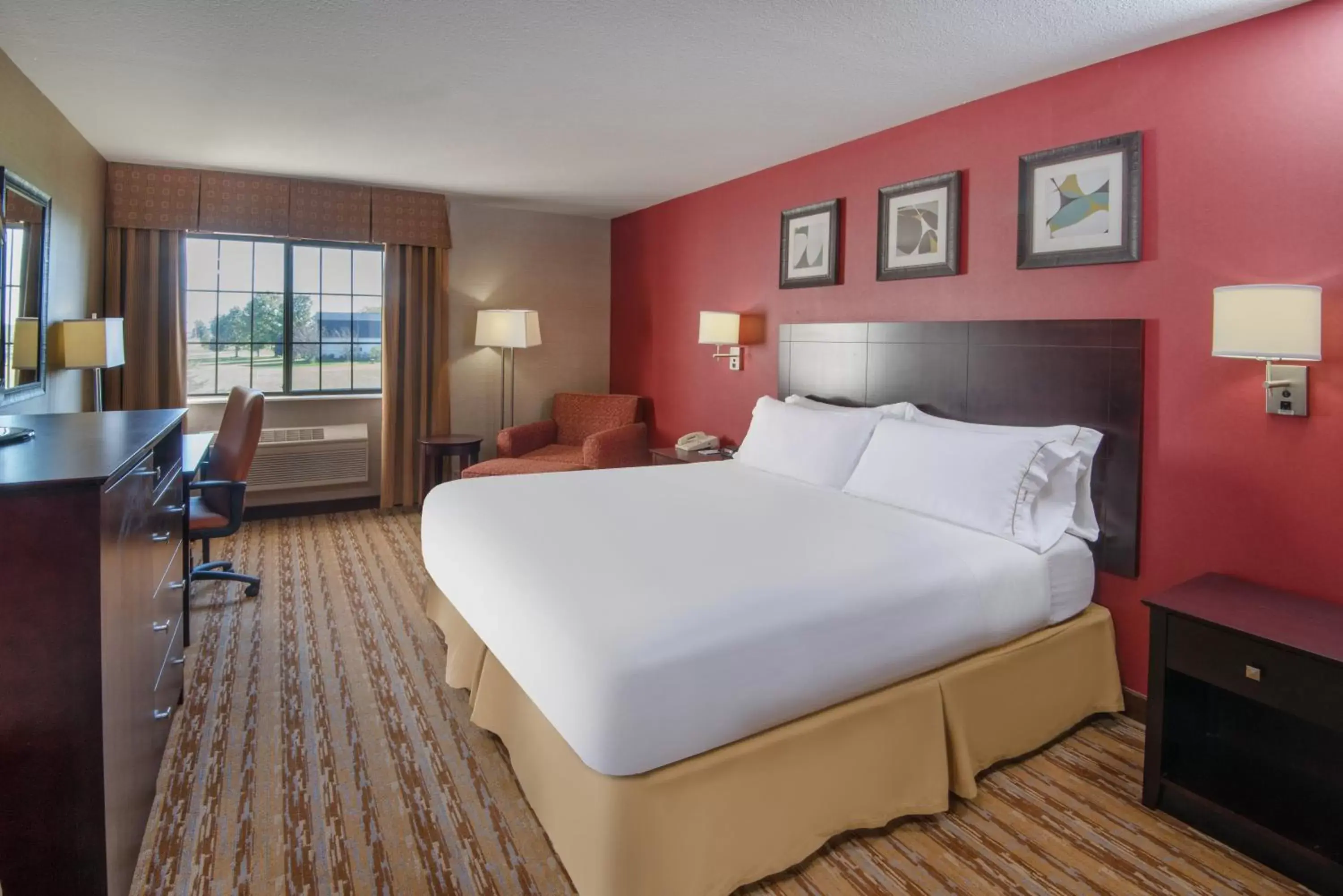 Photo of the whole room, Bed in Holiday Inn Express Hotel & Suites Wauseon, an IHG Hotel