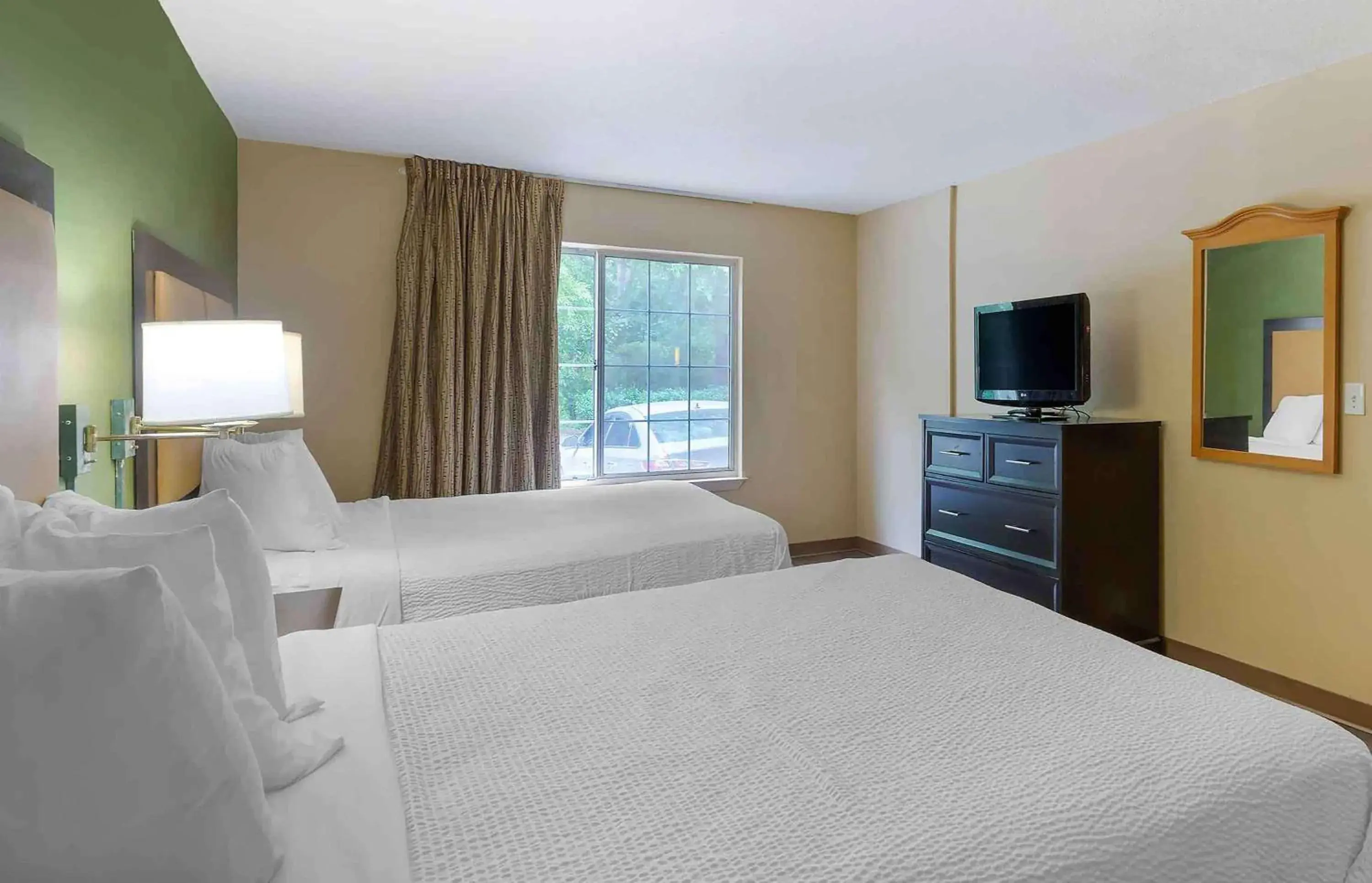 Bedroom, Bed in Extended Stay America Suites - Portland - Tigard