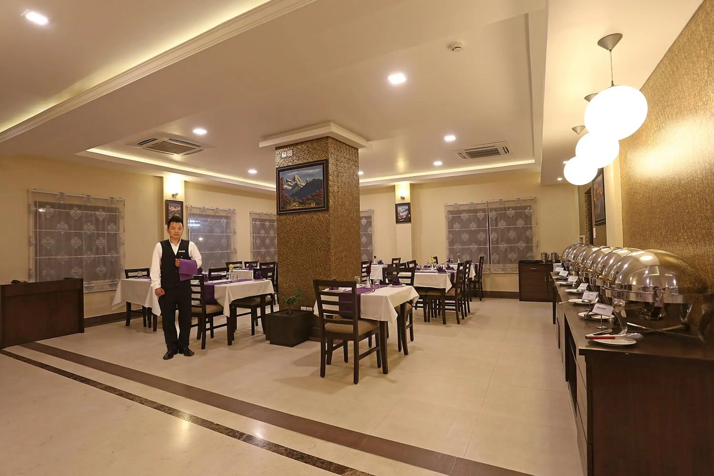 Restaurant/Places to Eat in Hotel Harmika