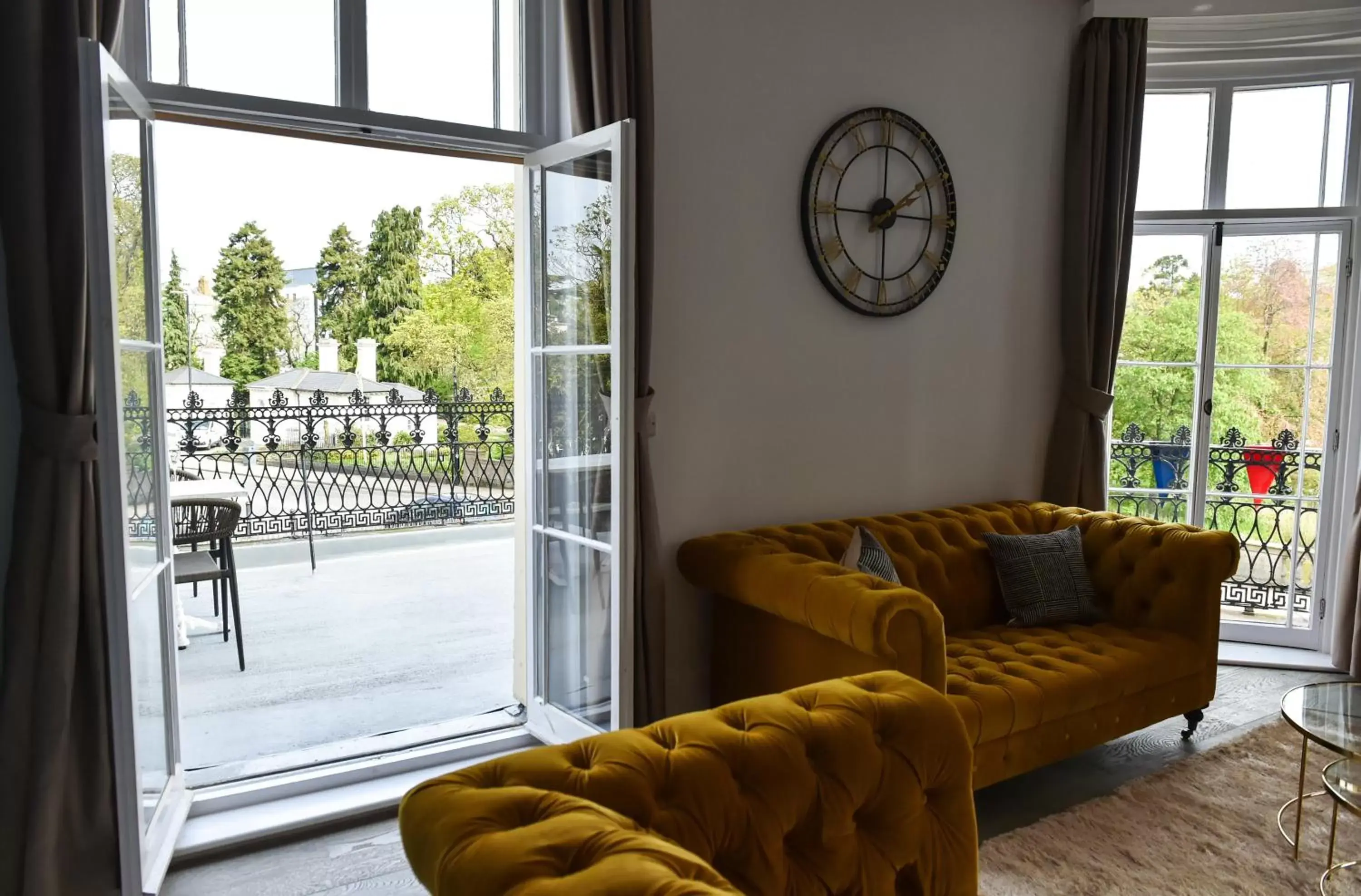 Balcony/Terrace, View in Victoria Colonnade Aparthotel