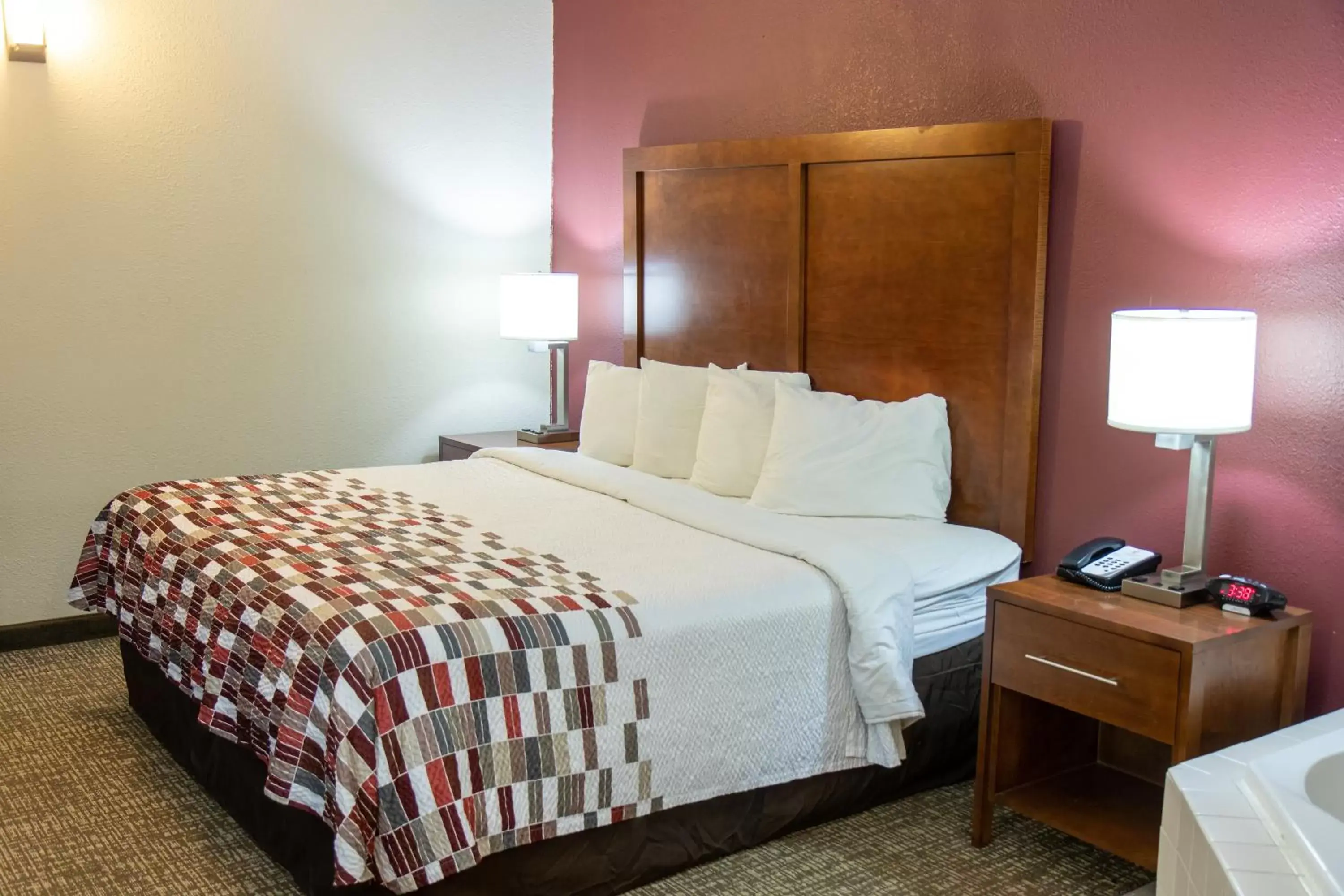 Bed in Red Roof Inn Newport News - Yorktown