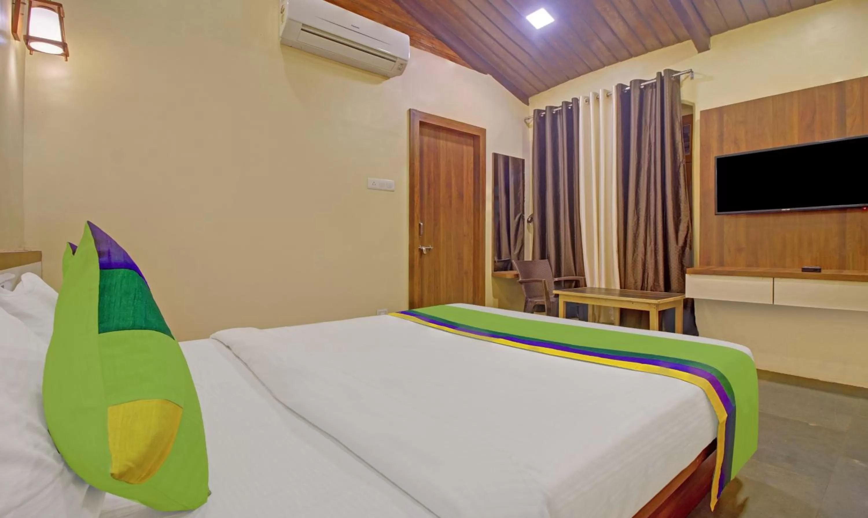 Bed in Treebo Trend Shalimar In The Forest Matheran