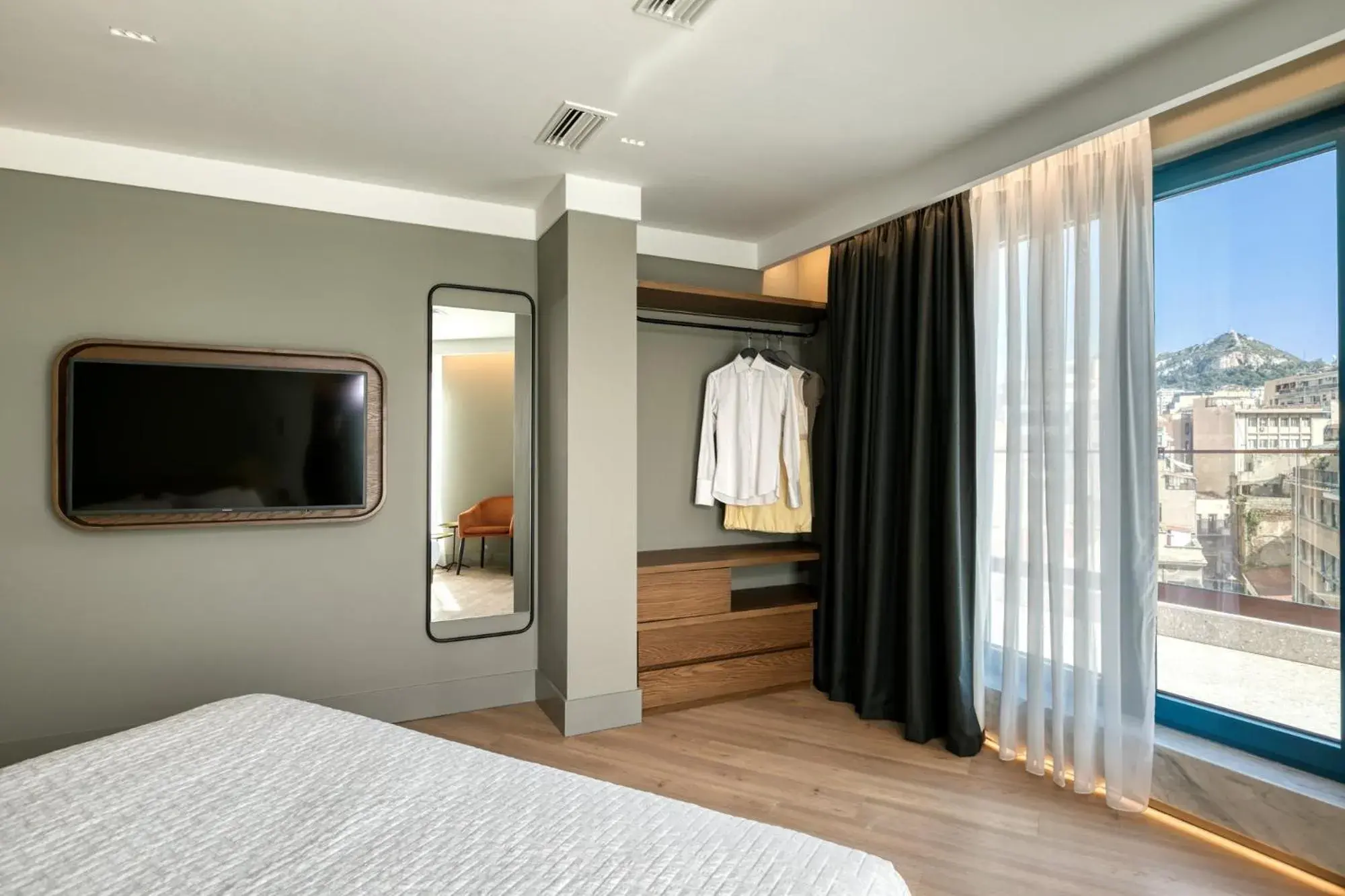 Bedroom, TV/Entertainment Center in Blend Hotel