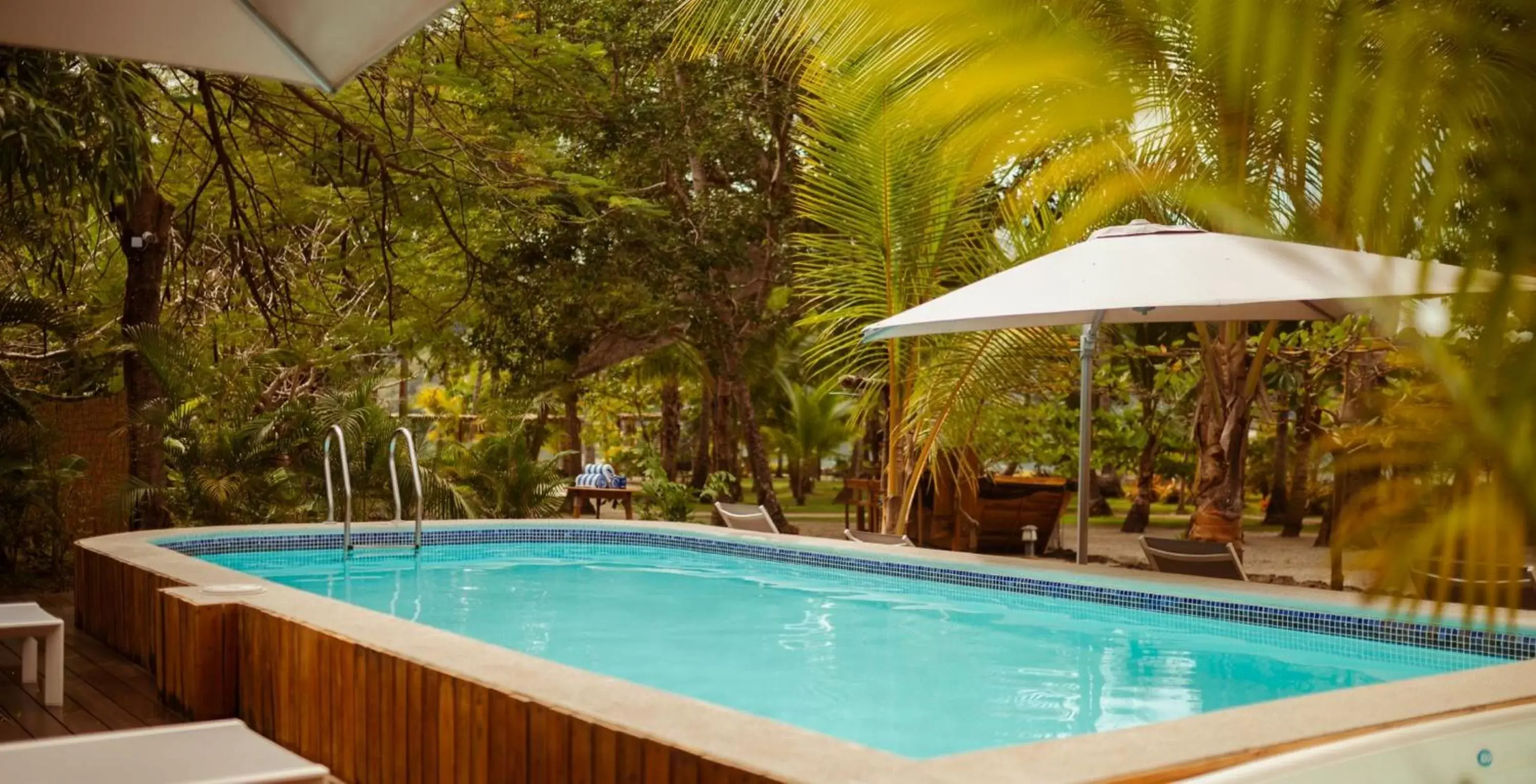 Swimming Pool in Isla Chiquita Glamping Hotel