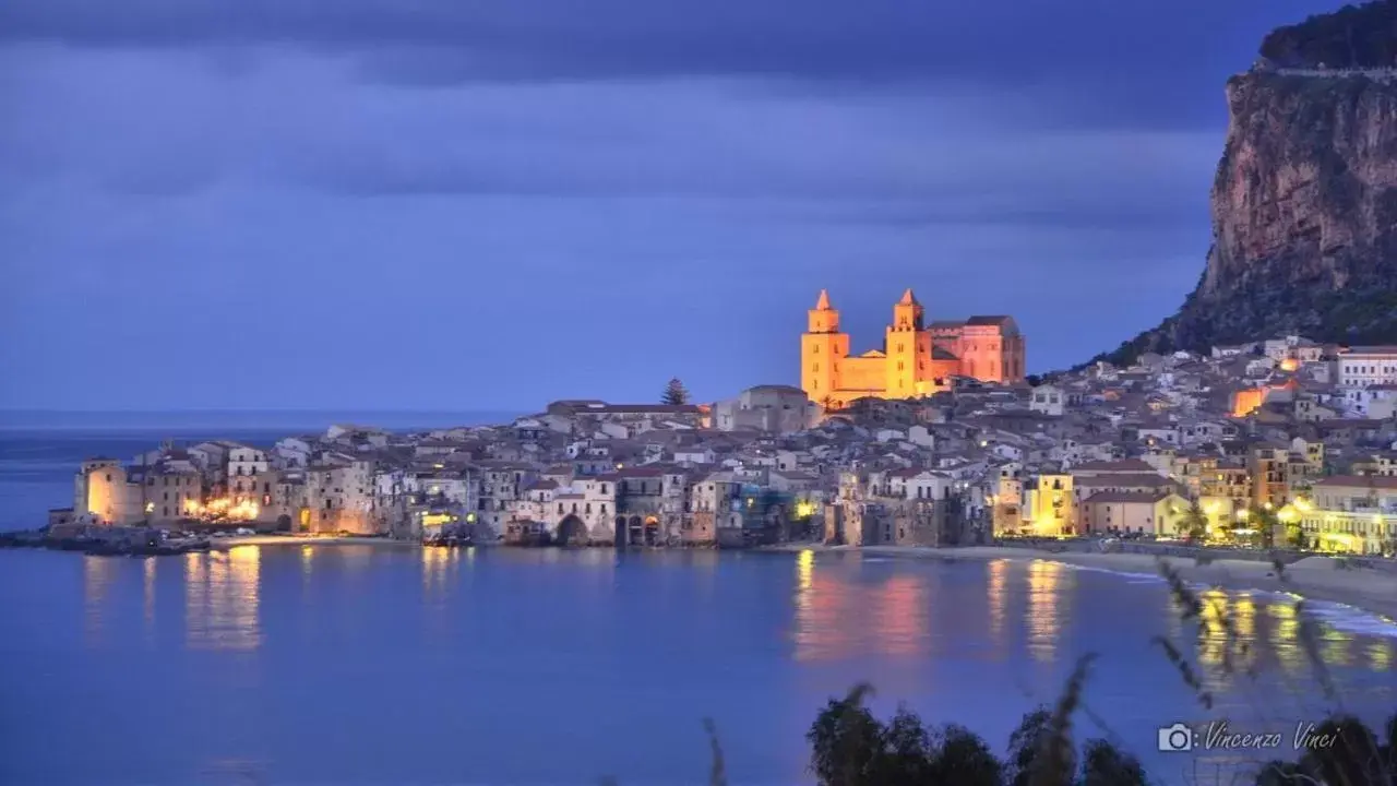 City view in Stanza in Villa con giardino vista mare