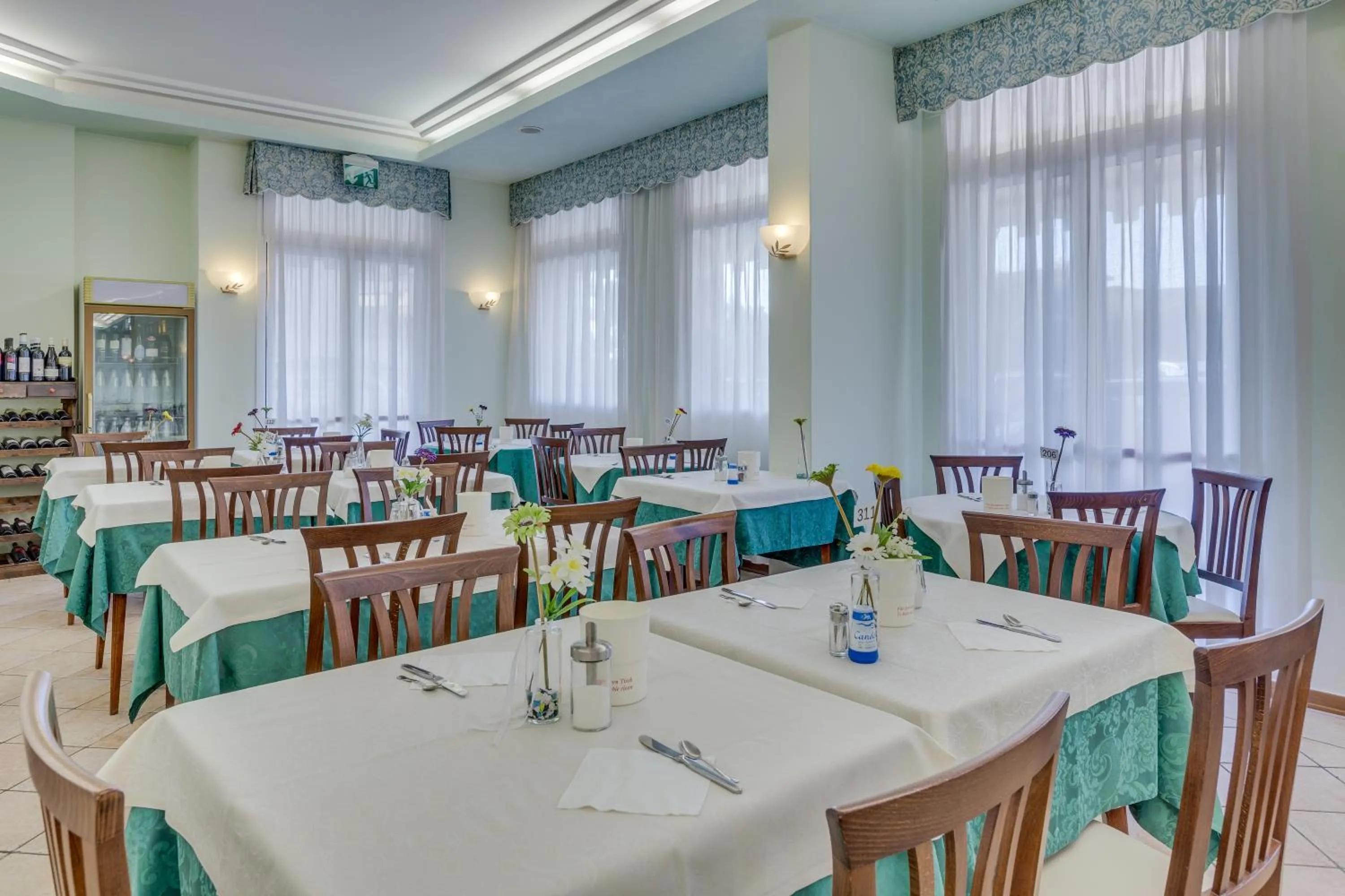 Restaurant/places to eat in Hotel Austria