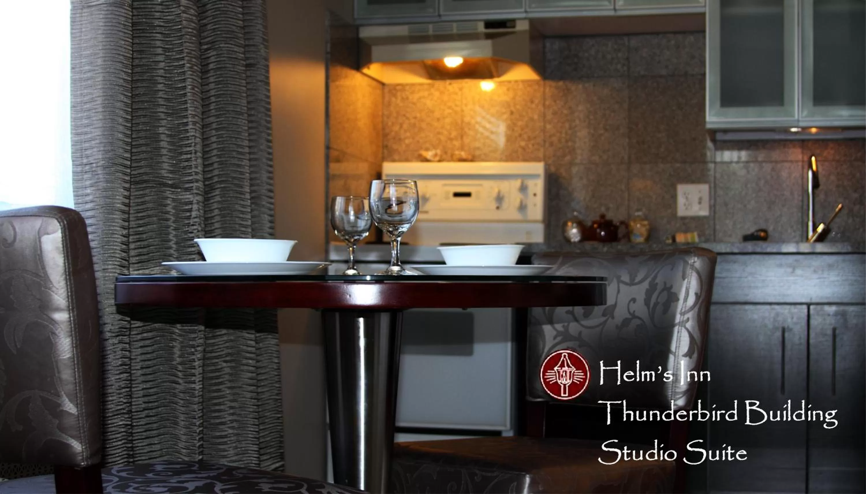 Kitchen or kitchenette in Helm's Inn