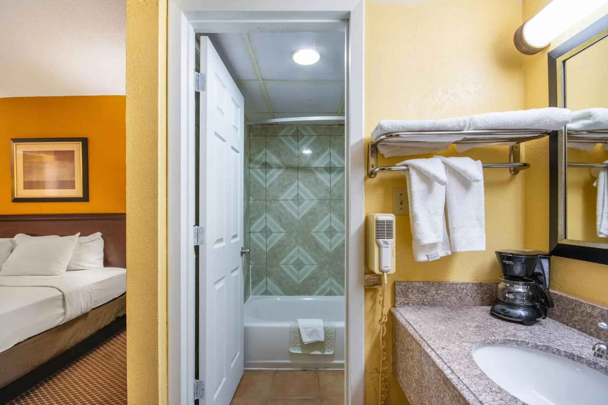 Bathroom in Americas Best Value Inn of Elk City