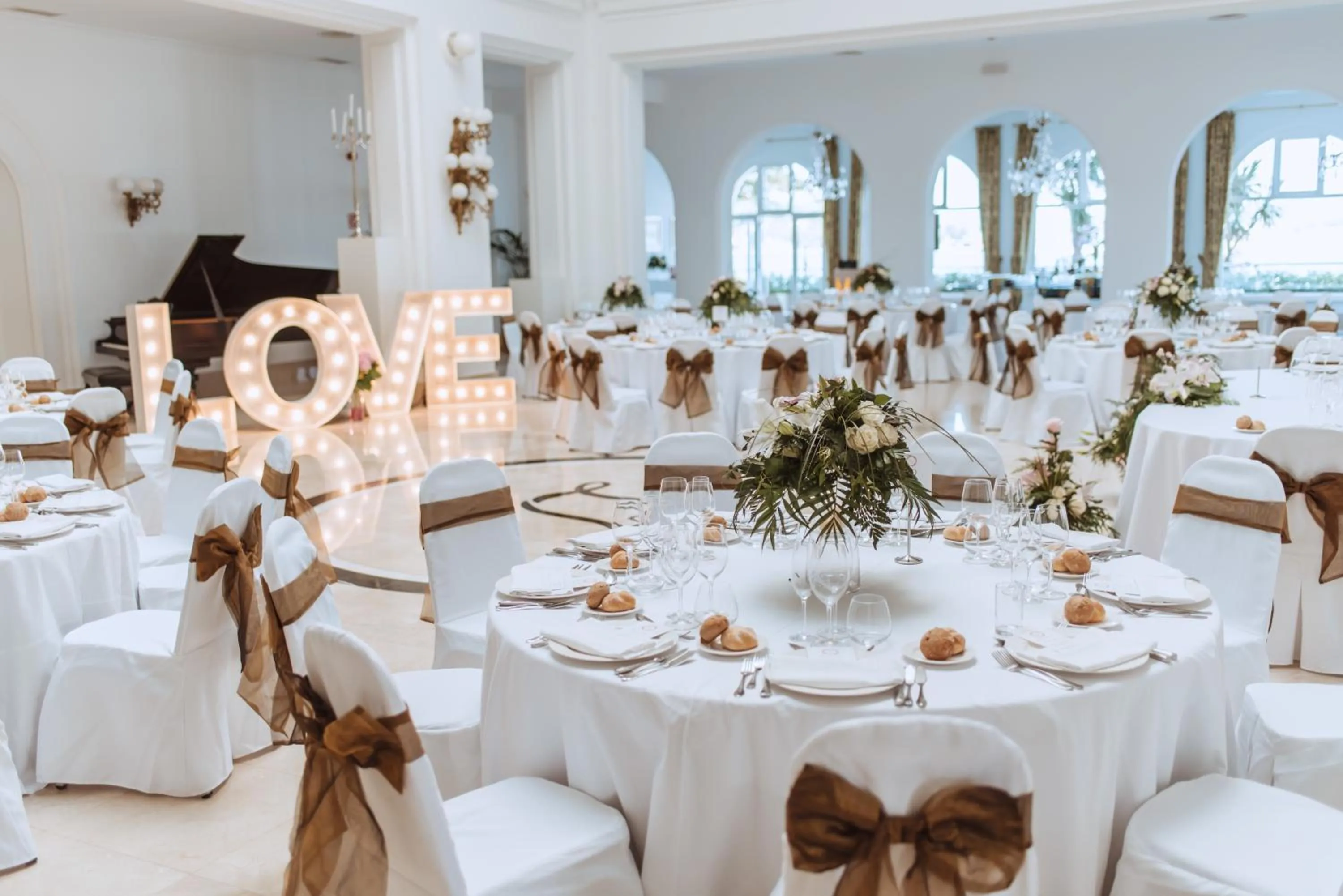 Meeting/conference room in Eurostars Gran Hotel La Toja