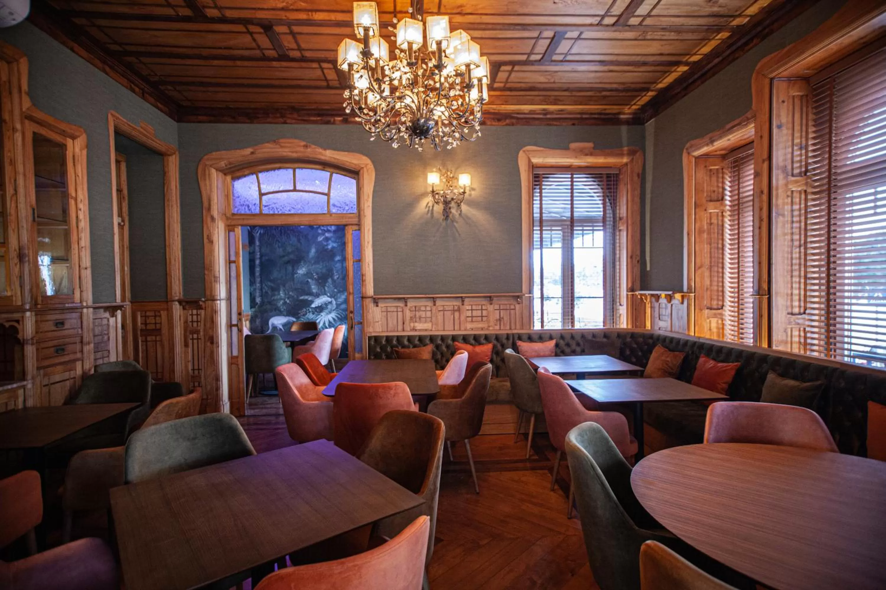 Restaurant/places to eat in Storytellers Palace