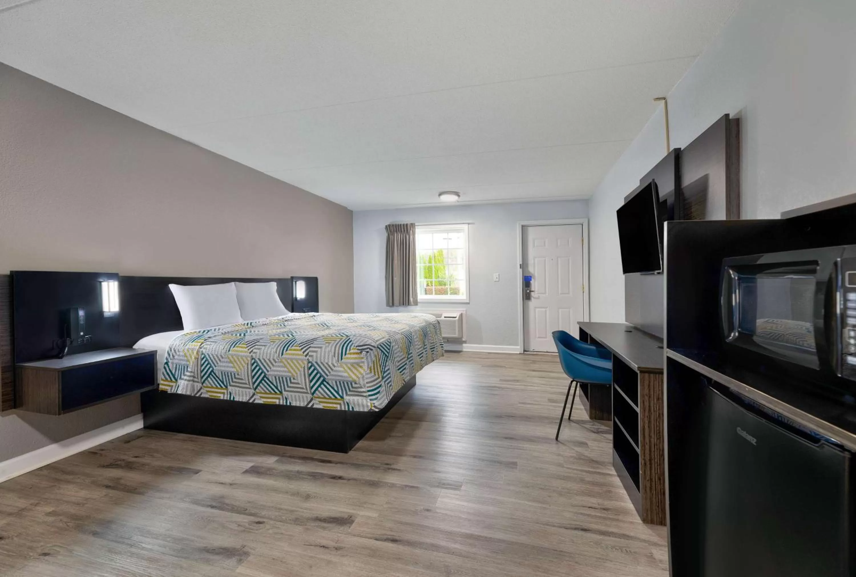 Photo of the whole room, Bed in Motel 6 Corbin KY