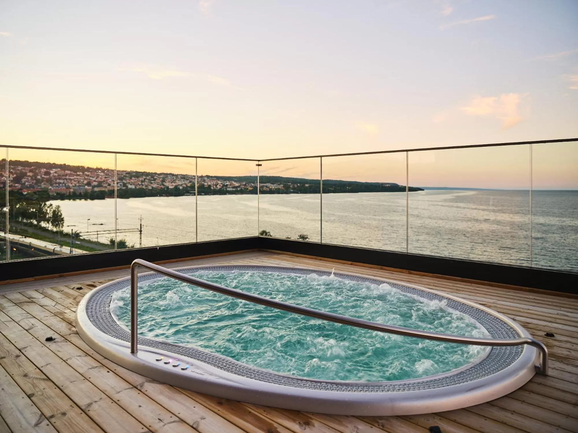 Hot Tub in Quality Hotel Match