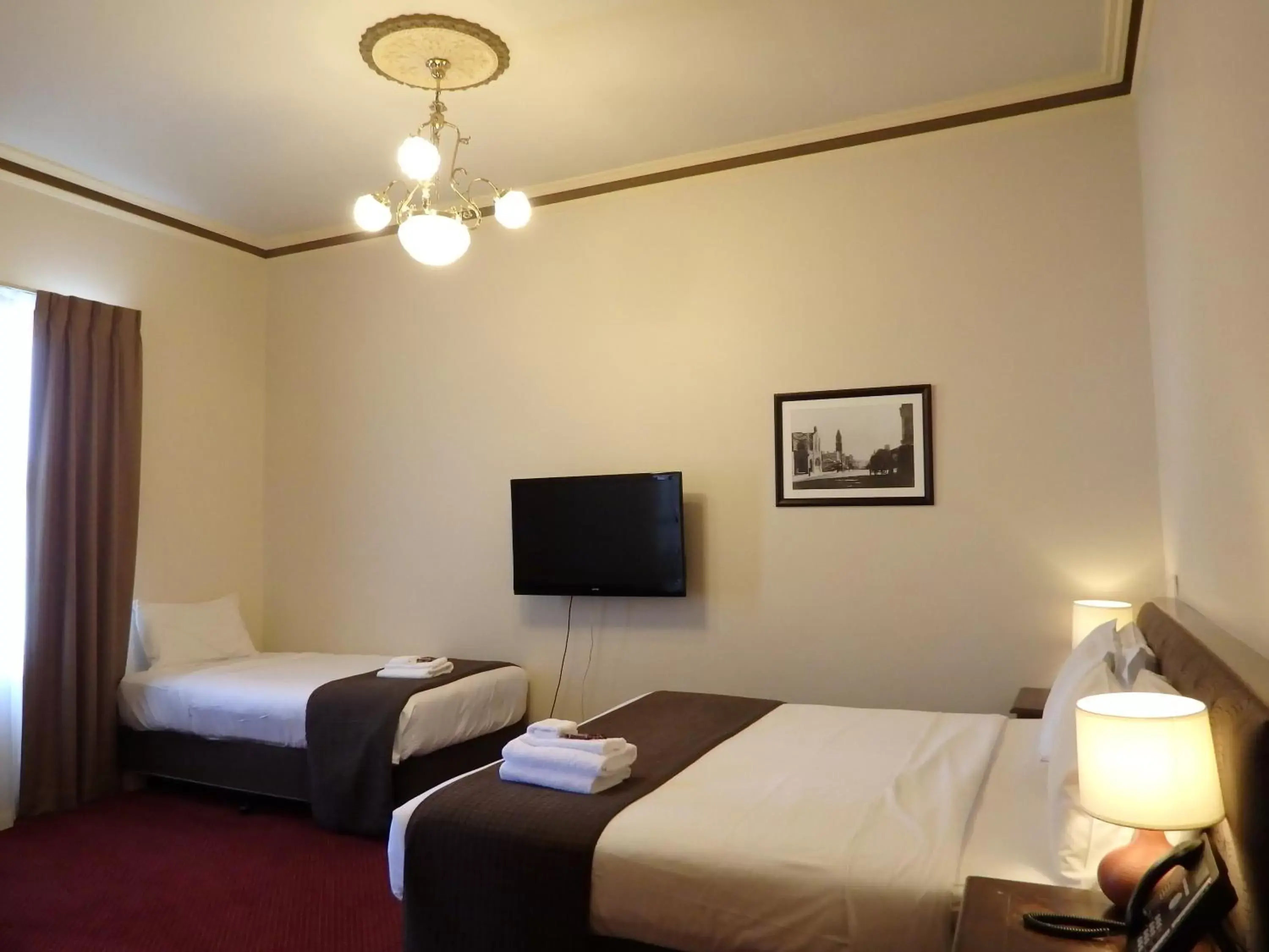 Photo of the whole room, Bed in The Glenferrie Hotel Hawthorn