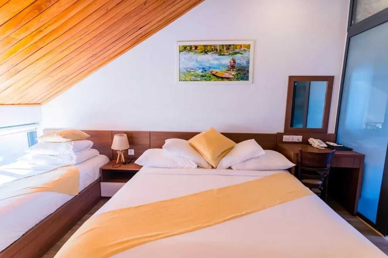 Photo of the whole room, Bed in Hoi An Majestic Villa