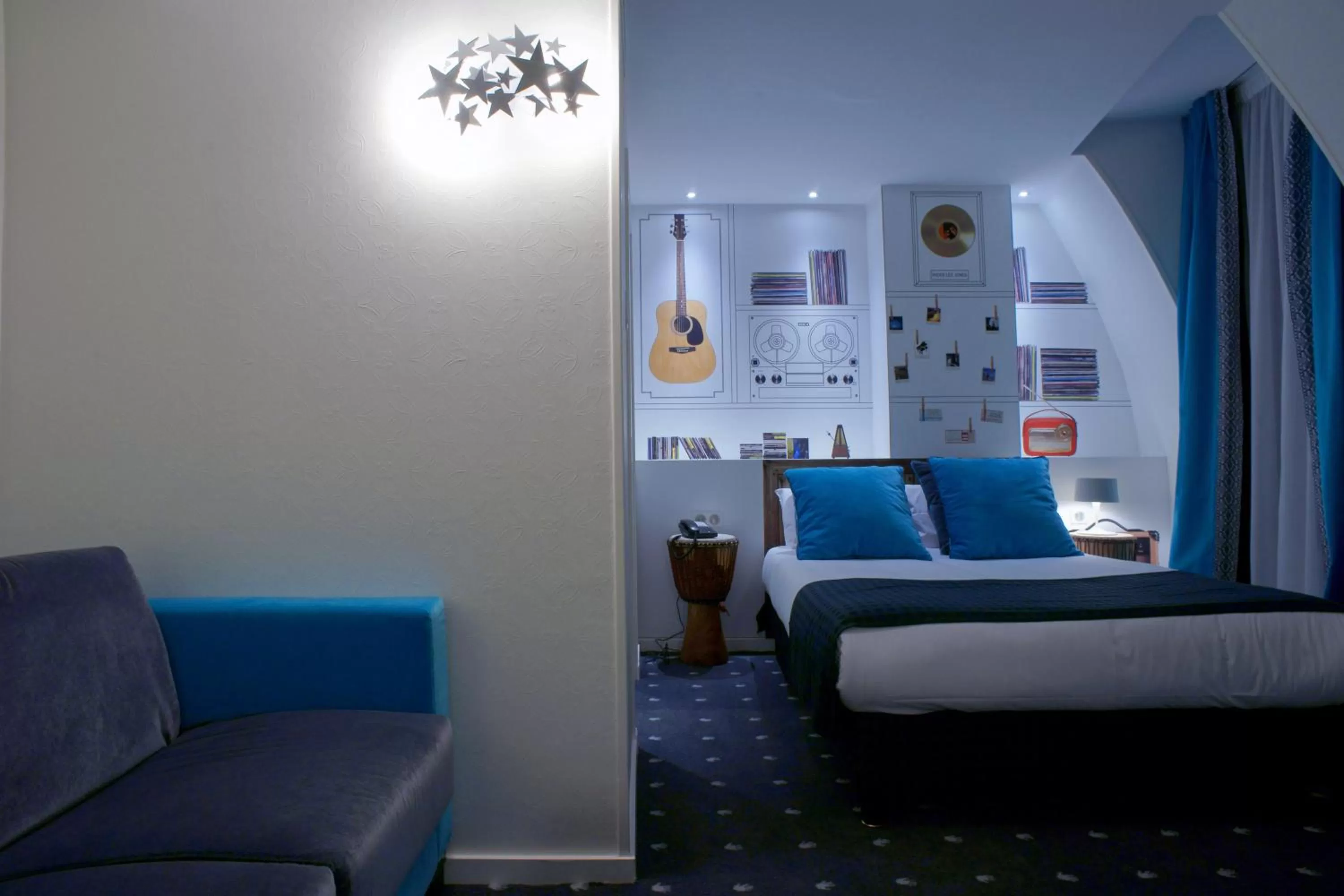 Photo of the whole room, Bed in Hôtel du Triangle d'Or