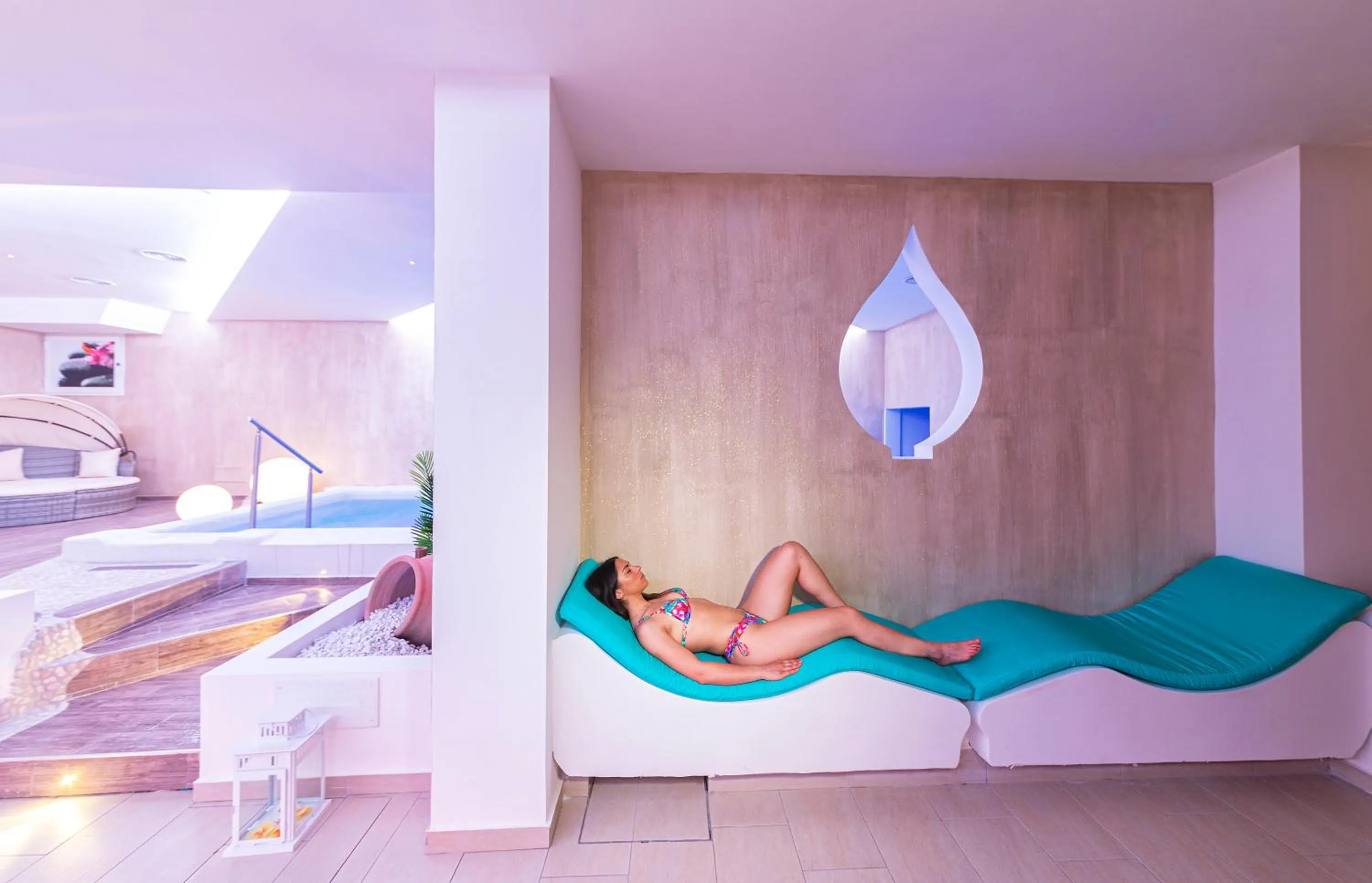 Swimming pool in Royal Sunset Hotel