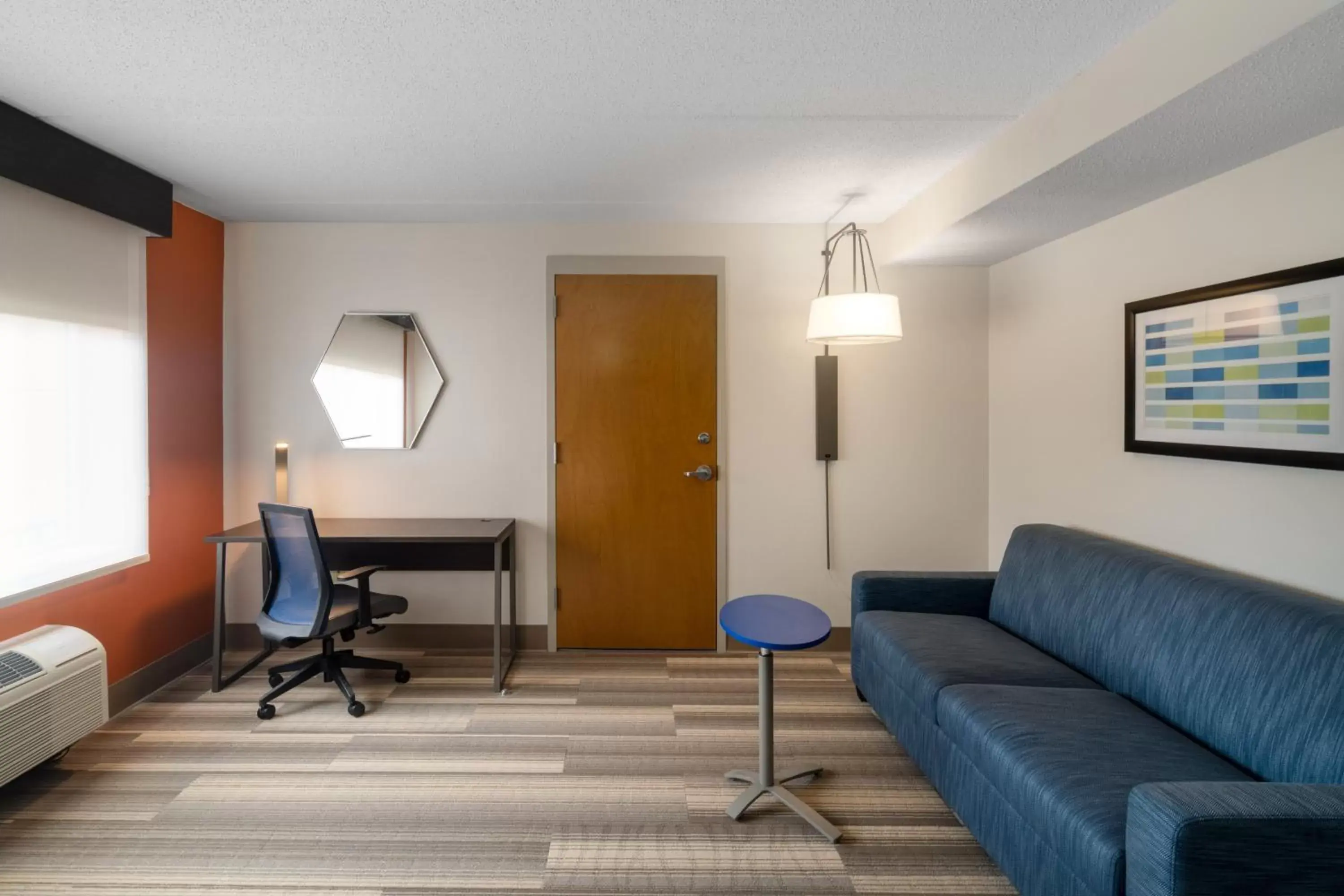 Photo of the whole room, Seating Area in Holiday Inn Express Hotel & Suites Bluffton at Hilton Head Area, an IHG Hotel