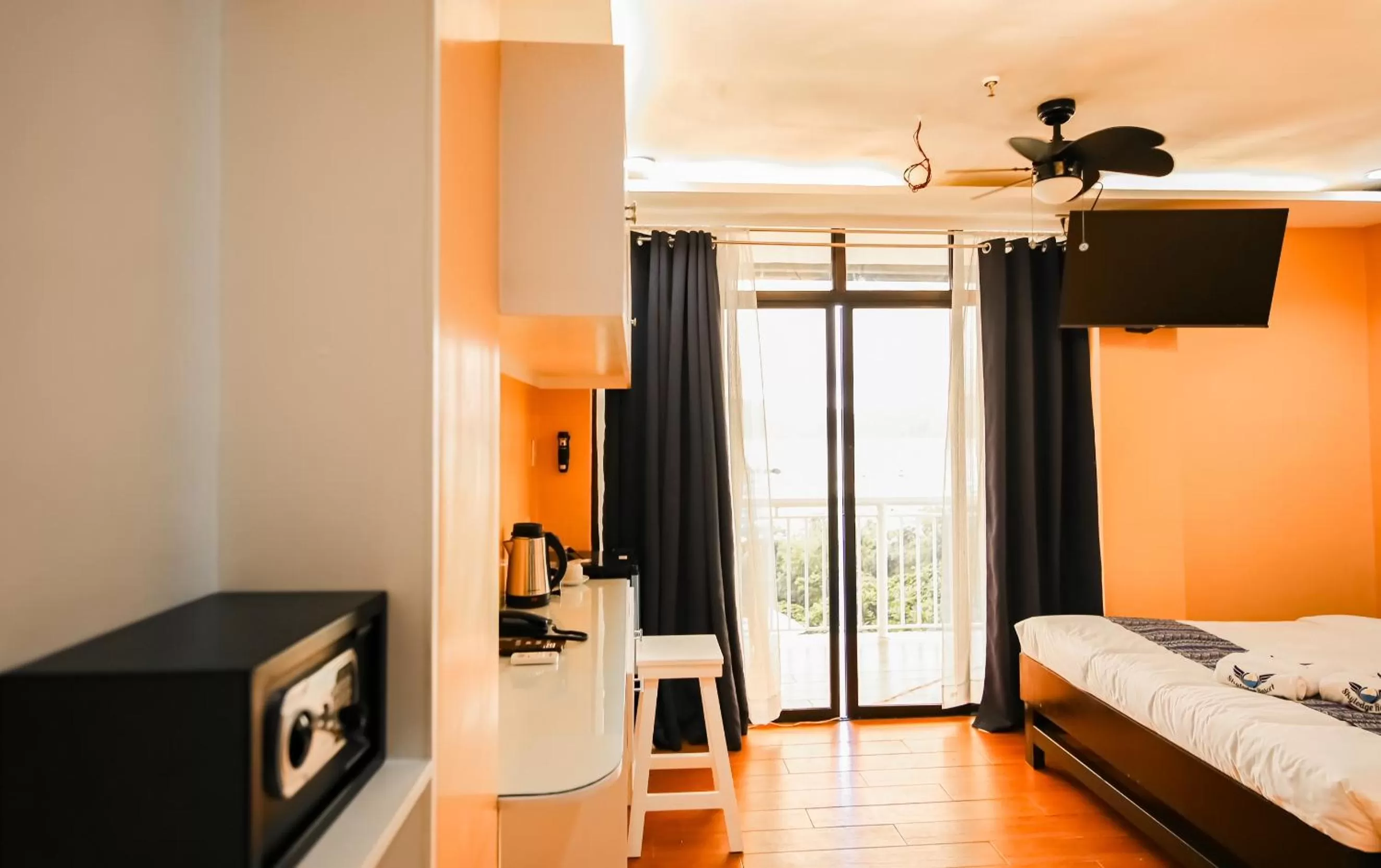 View (from property/room), Bed in Skylodge Resort