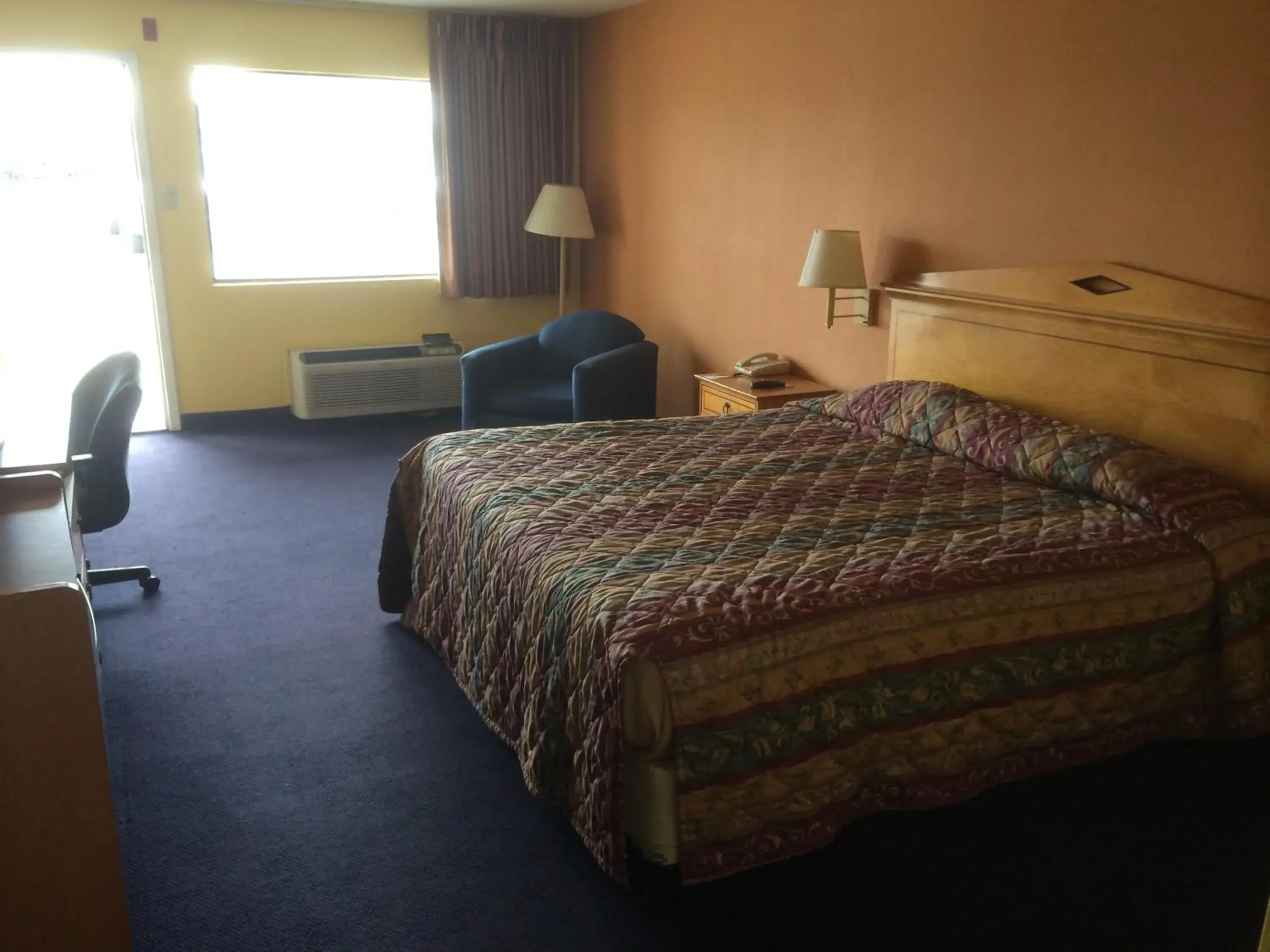 Bed in Super 8 by Wyndham Breaux Bridge